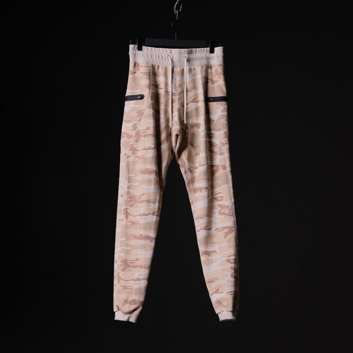 SP'19 Sidelock Utility Jogger in desert camouflage, front view