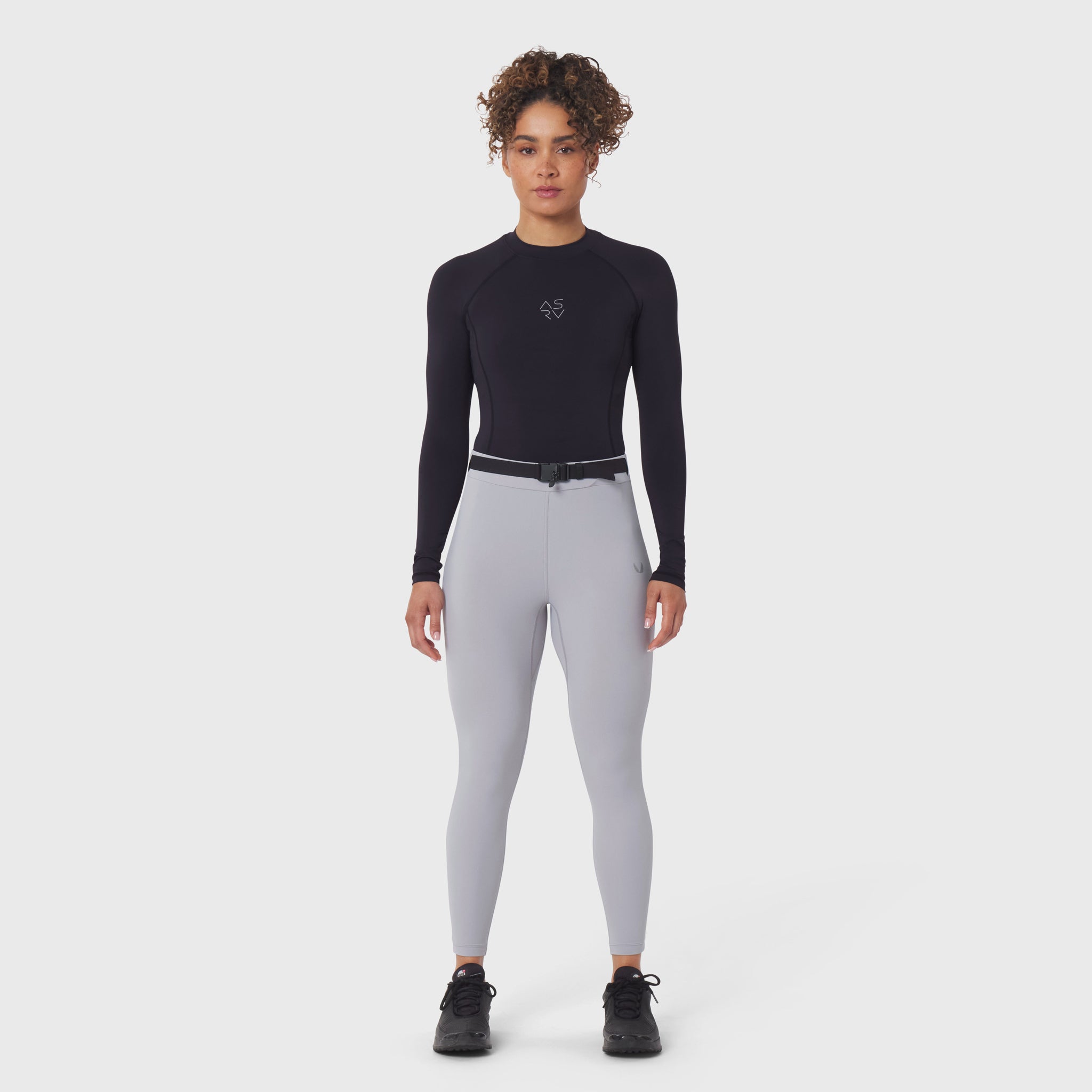 W059 Hybrid Belt-Pack Run Legging in slate grey, front view on model