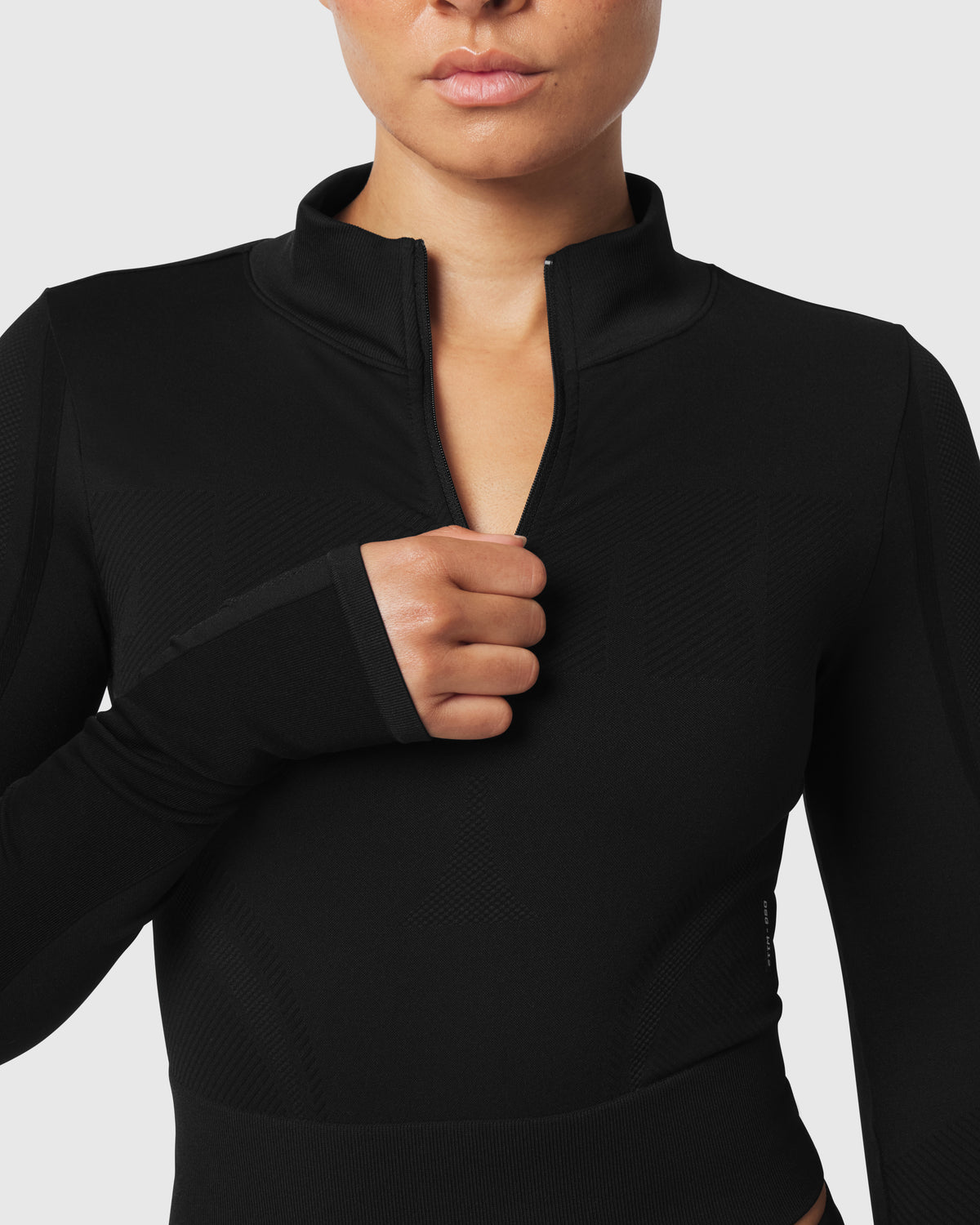 W112. Seamless Quarter Zip - Black