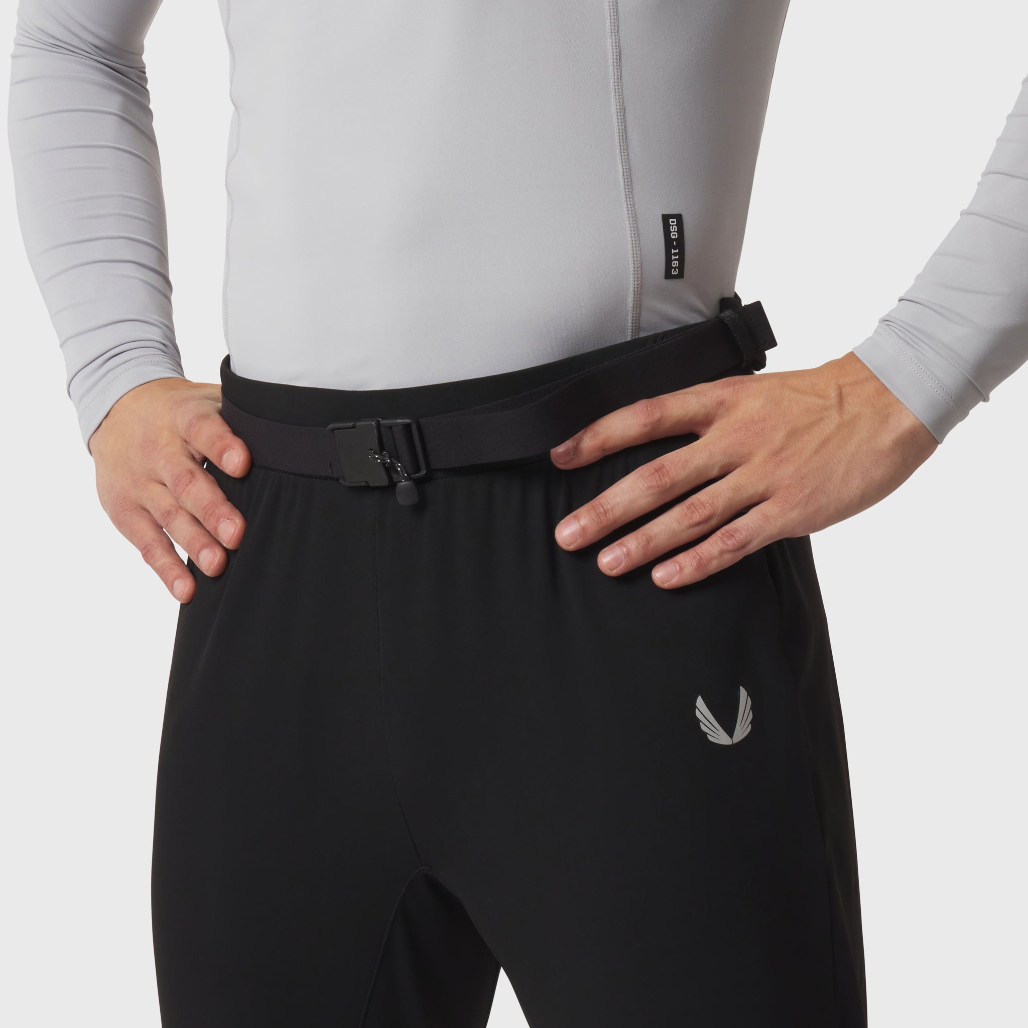 LYCRA® ADAPTIV baselayer longsleeve in slate grey, worn with black pants and belt, front view