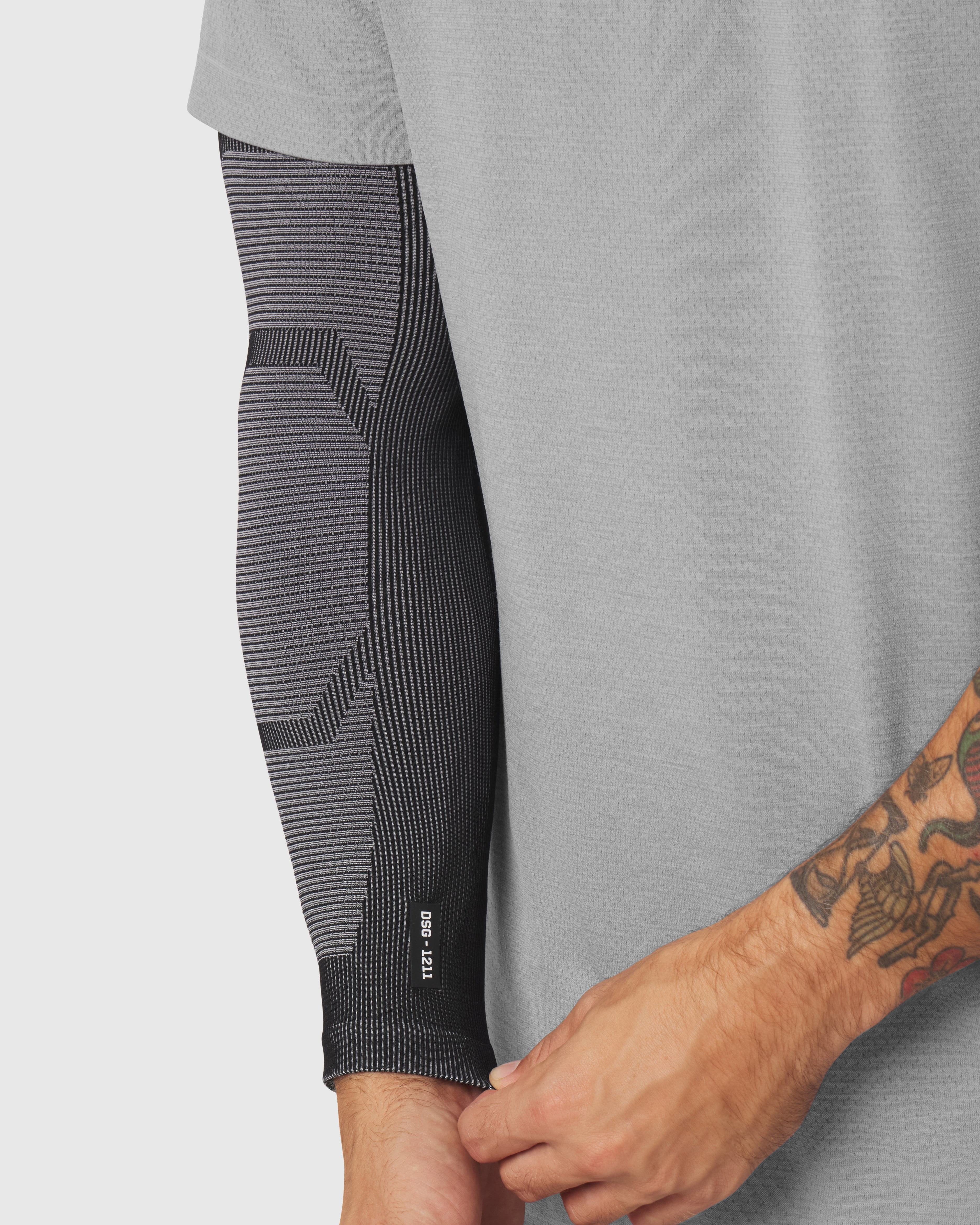 1211. Seamless Arm Sleeve - Black