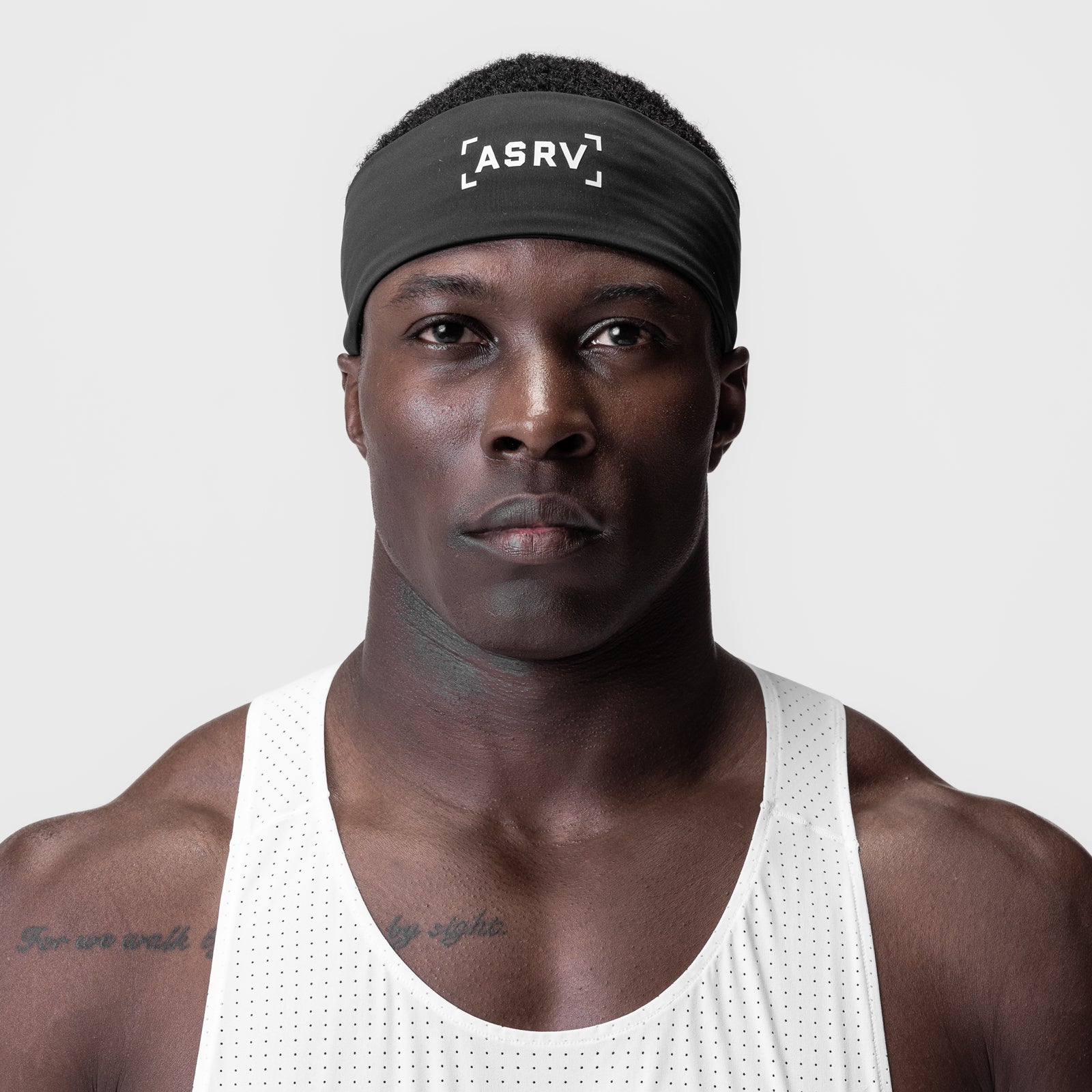 WarpFlexx Headband in black with bracket logo, worn by male model in white tank top