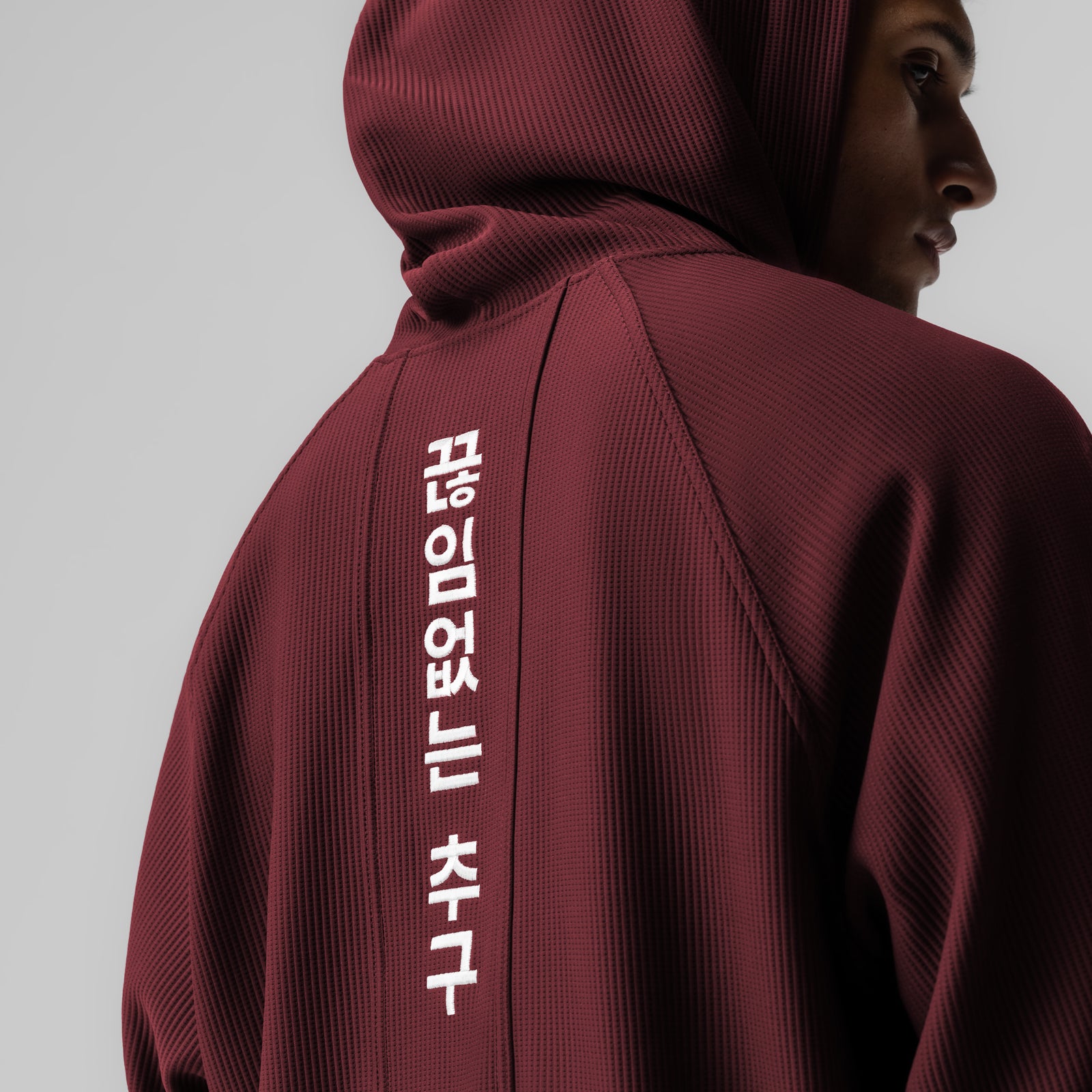 Deltapeak® Oversized Hoodie in crimson worn by model, back view with Korean text
