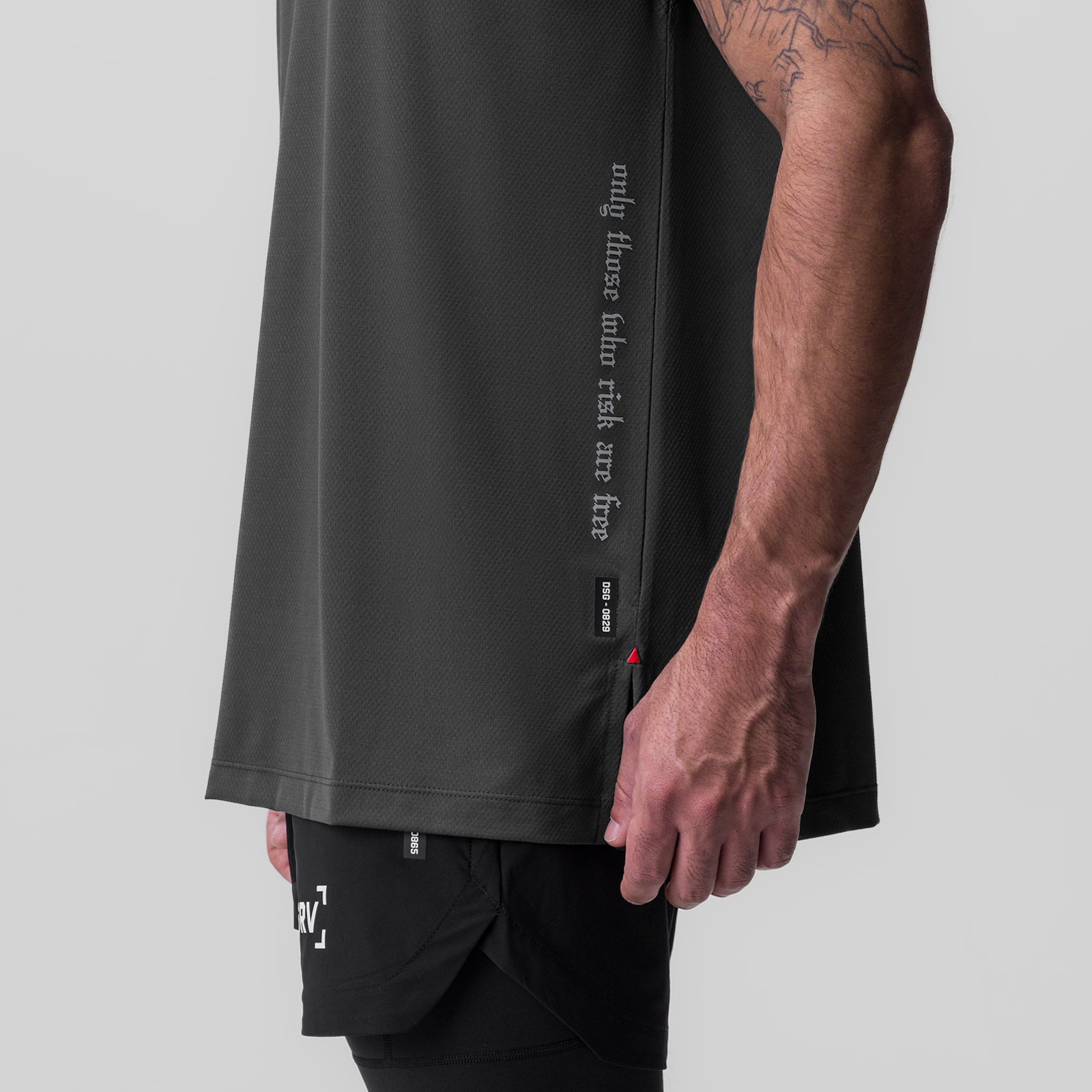 Silver-Lite 2.0 Oversized Cutoff in space grey worn by model, side view