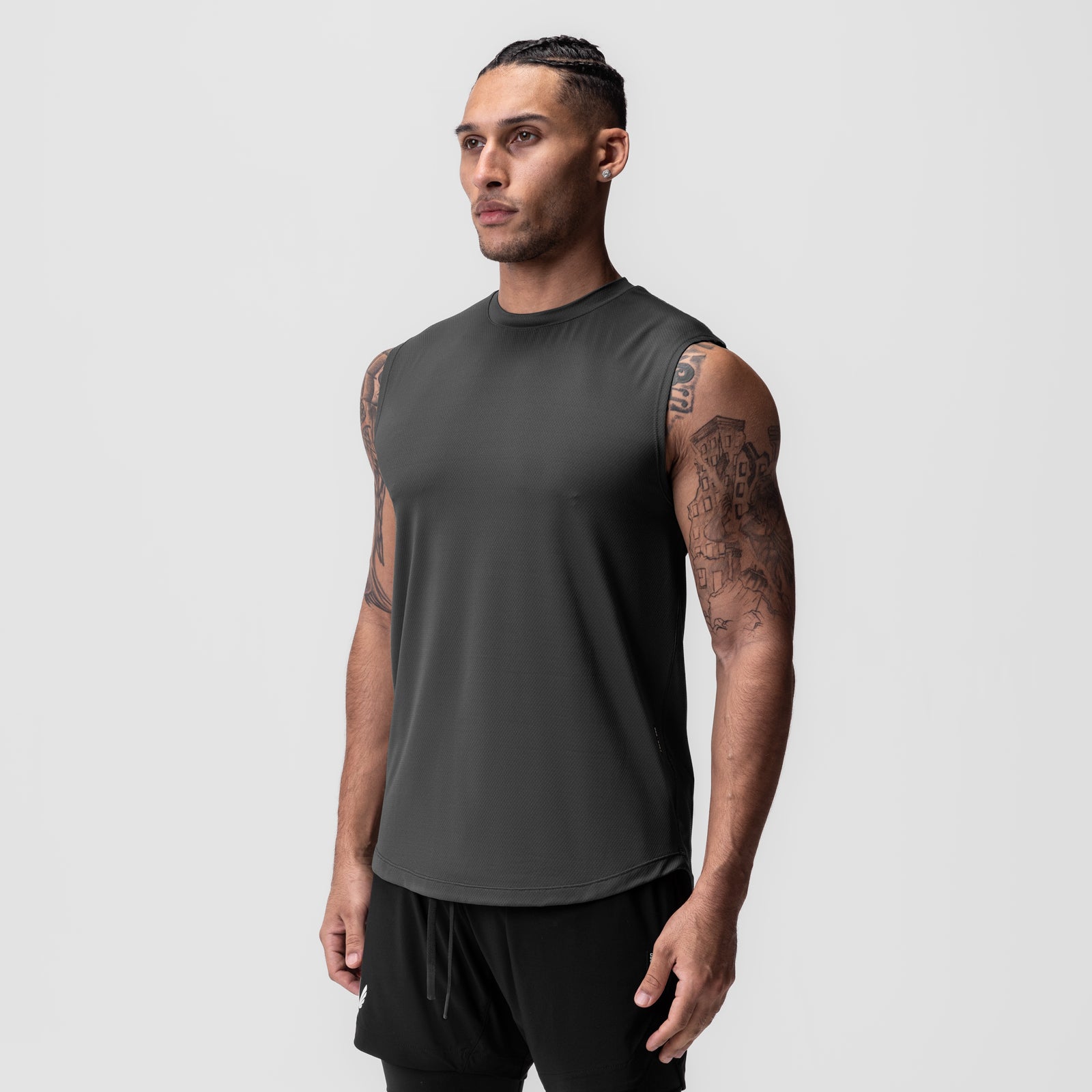 AeroSilver® Cutoff Tank in Space Grey worn by model, front view