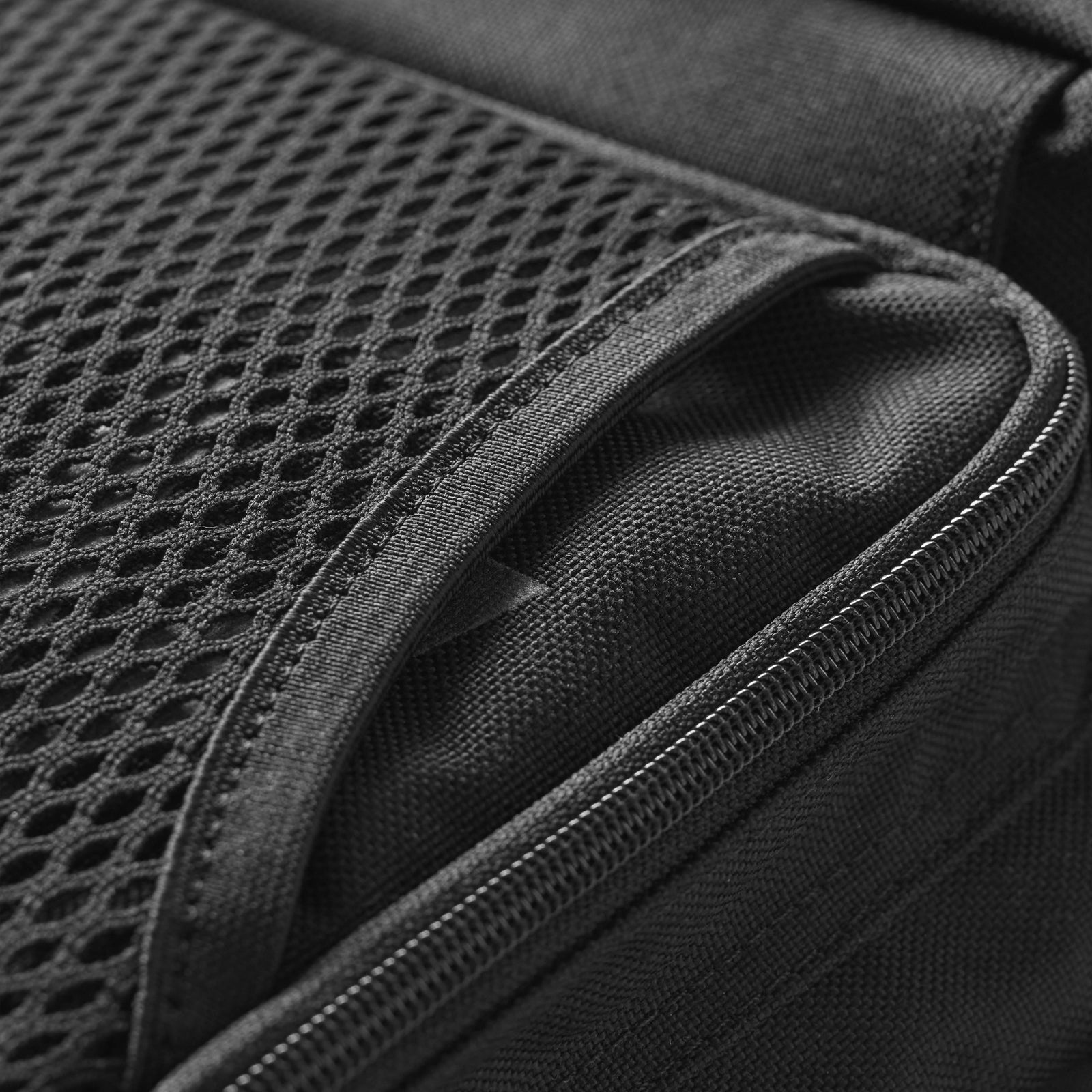 Flatlay of 0200 Cordura® Modular 2-in-1 Crossbody Backpack in black, detail closeup