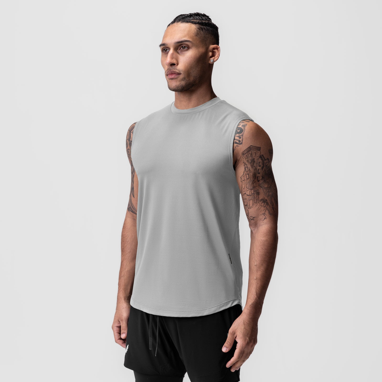 AeroSilver® Cutoff Tank in slate grey, modeled on man with arms at sides
