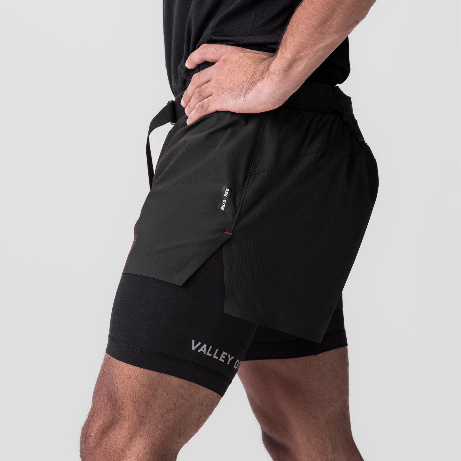 Ripstop 3" Belt Pack Short in Dusk Black/Black, worn with matching compression shorts