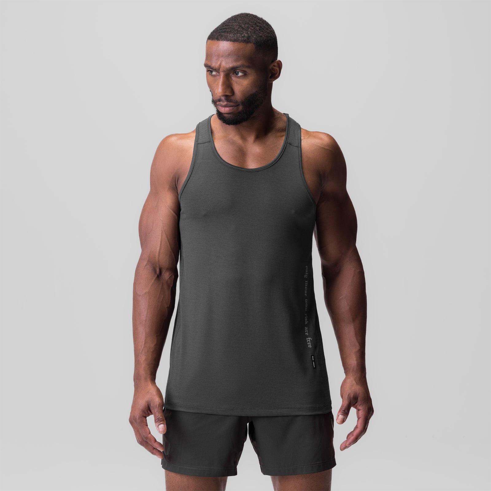3D-Lite 2.0 Training Singlet in space grey, worn by male model, front view