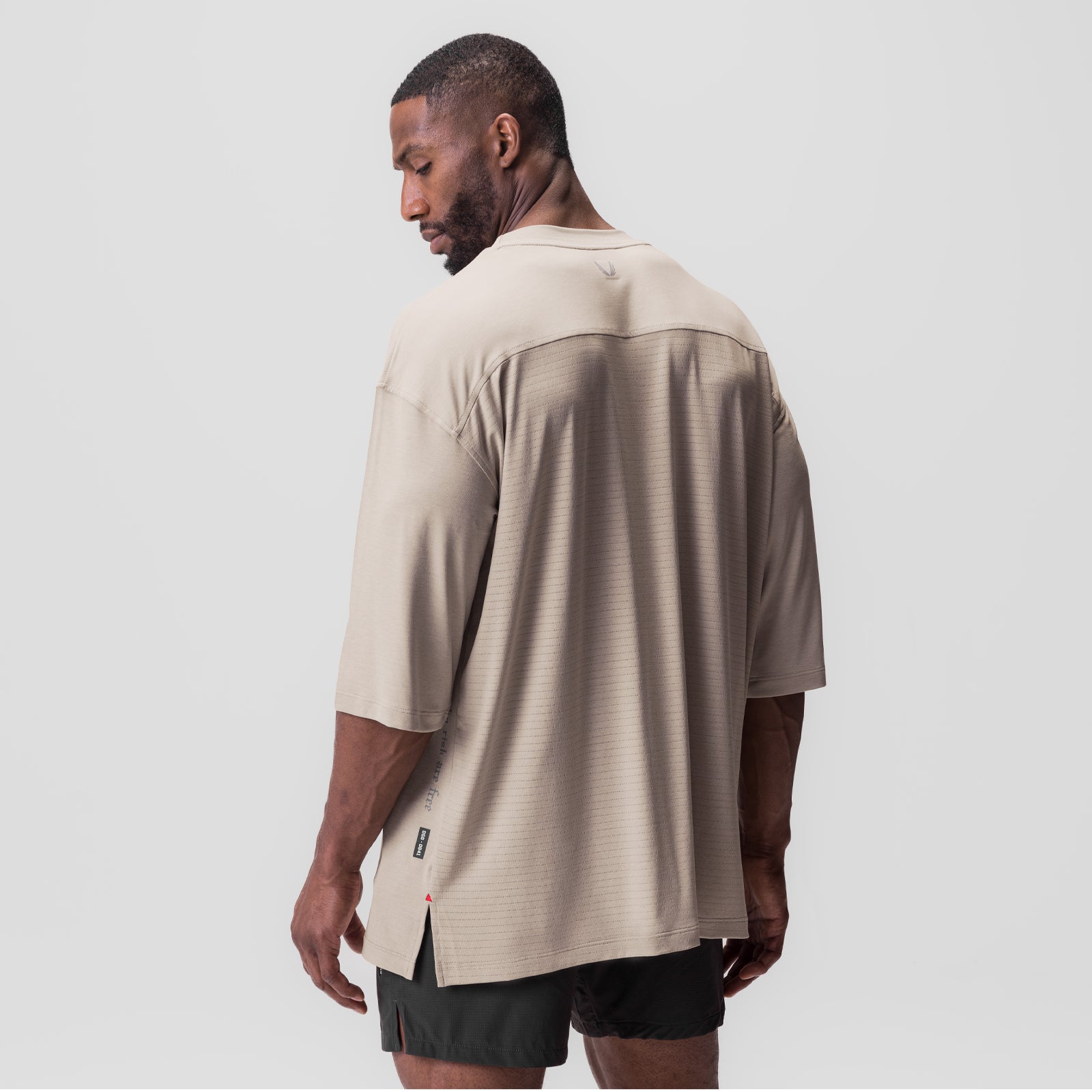 3D-Lite® 2.0 3/4-Sleeve Oversized Tee in Sand Smoke, back view on model