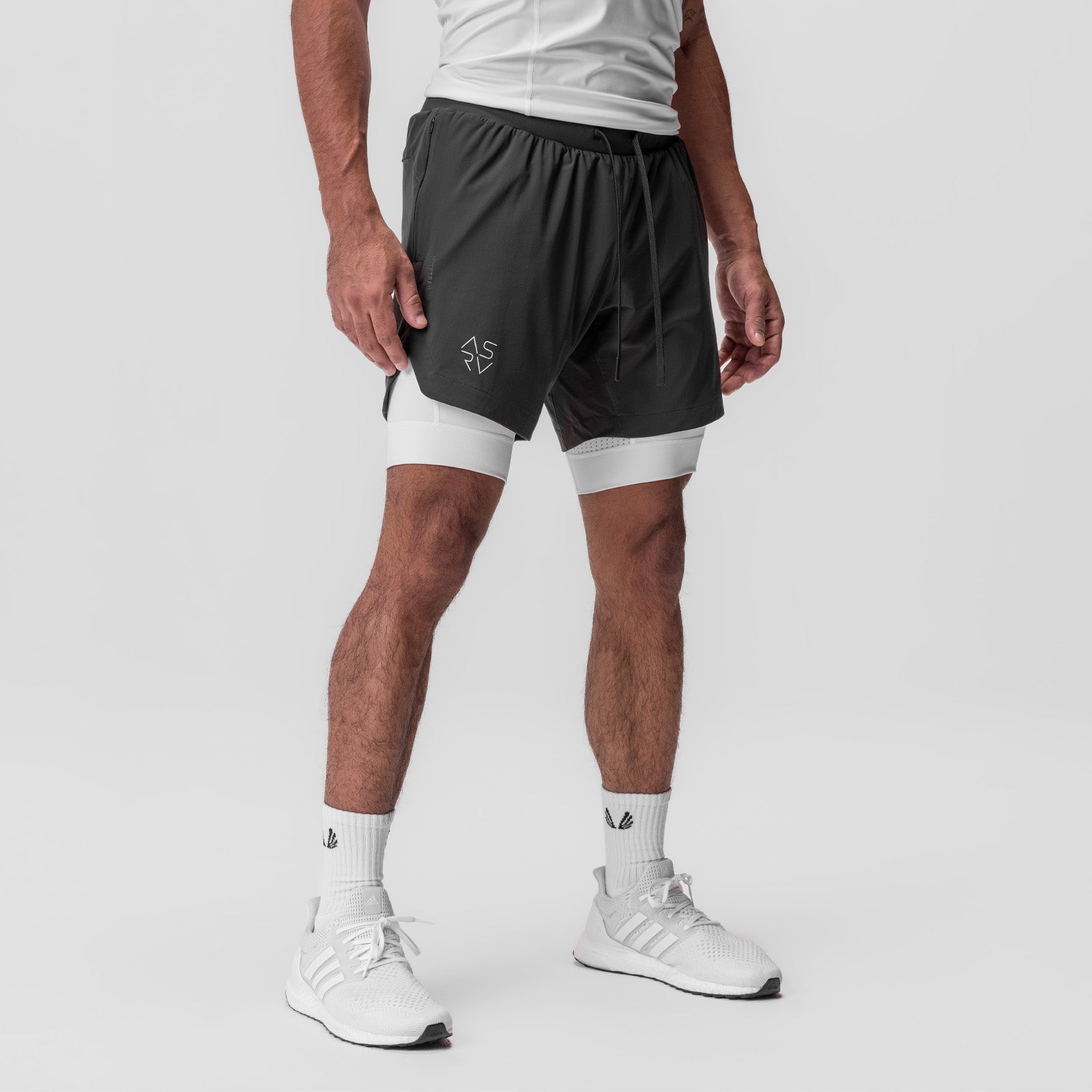 Tetra-Lite 7" Liner Short in Space Grey and White, worn by model, front view