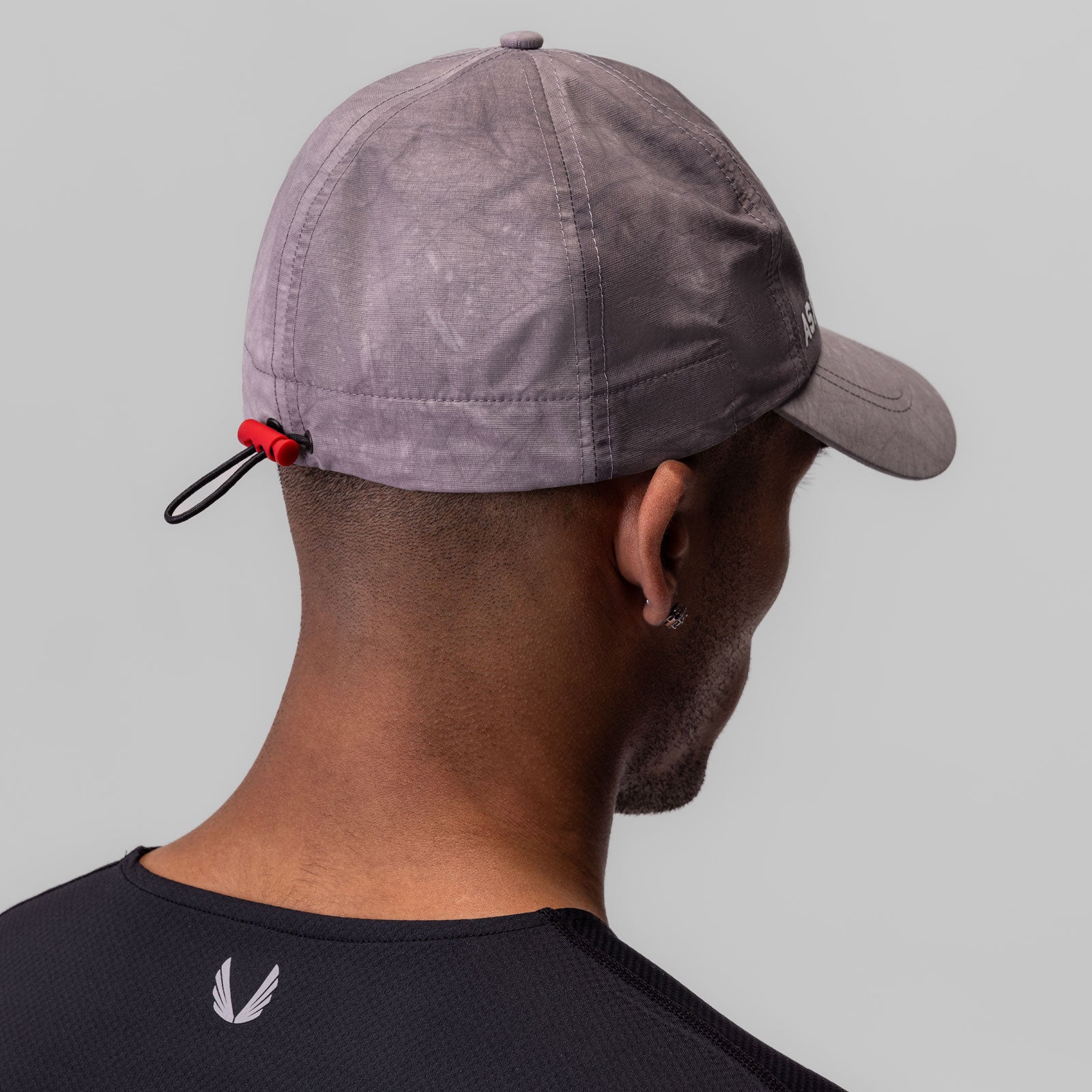 Weather-Ready Cinch Hat in moonscape wave dye, worn on model from back view