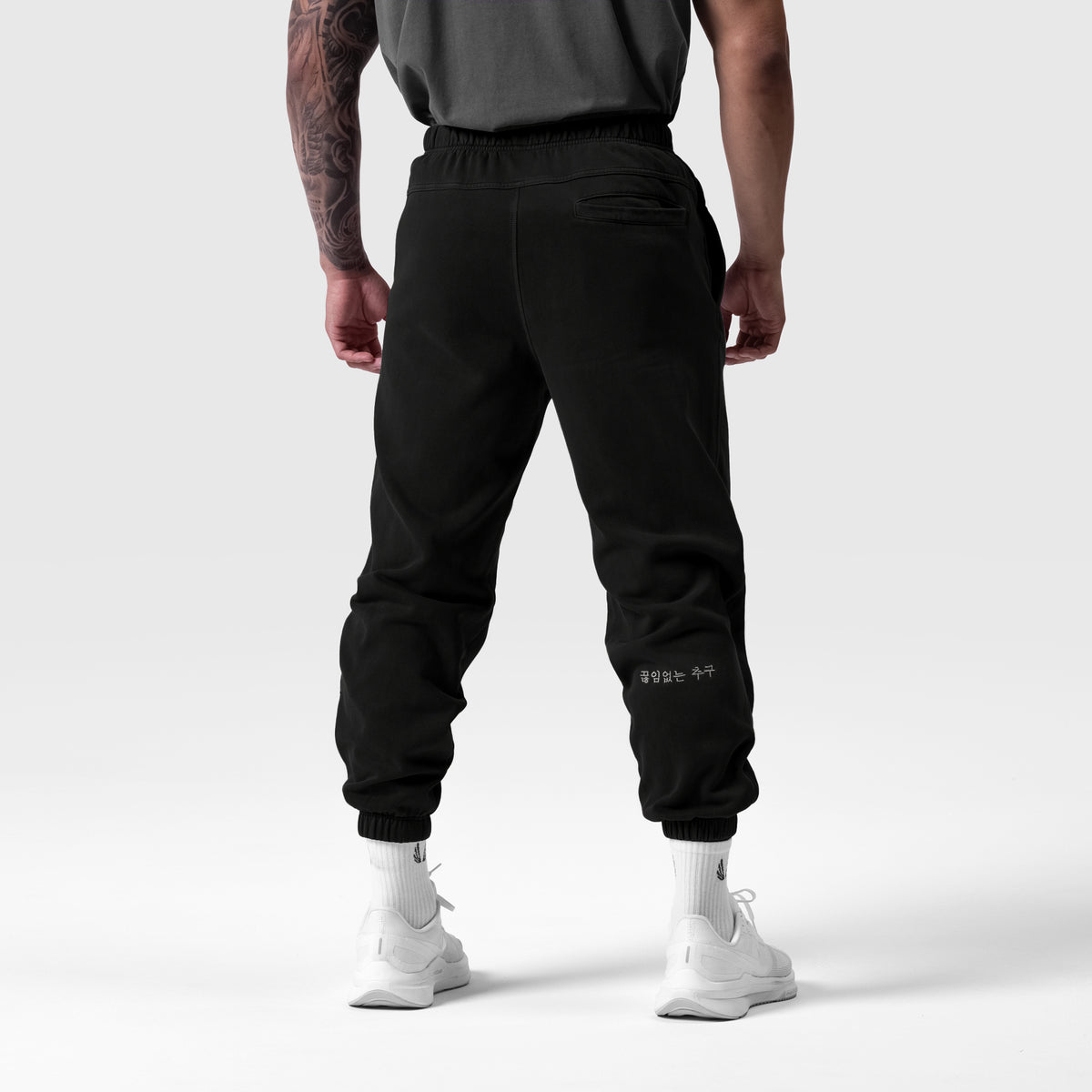 0922. Tech Essential™ Sweats - Black