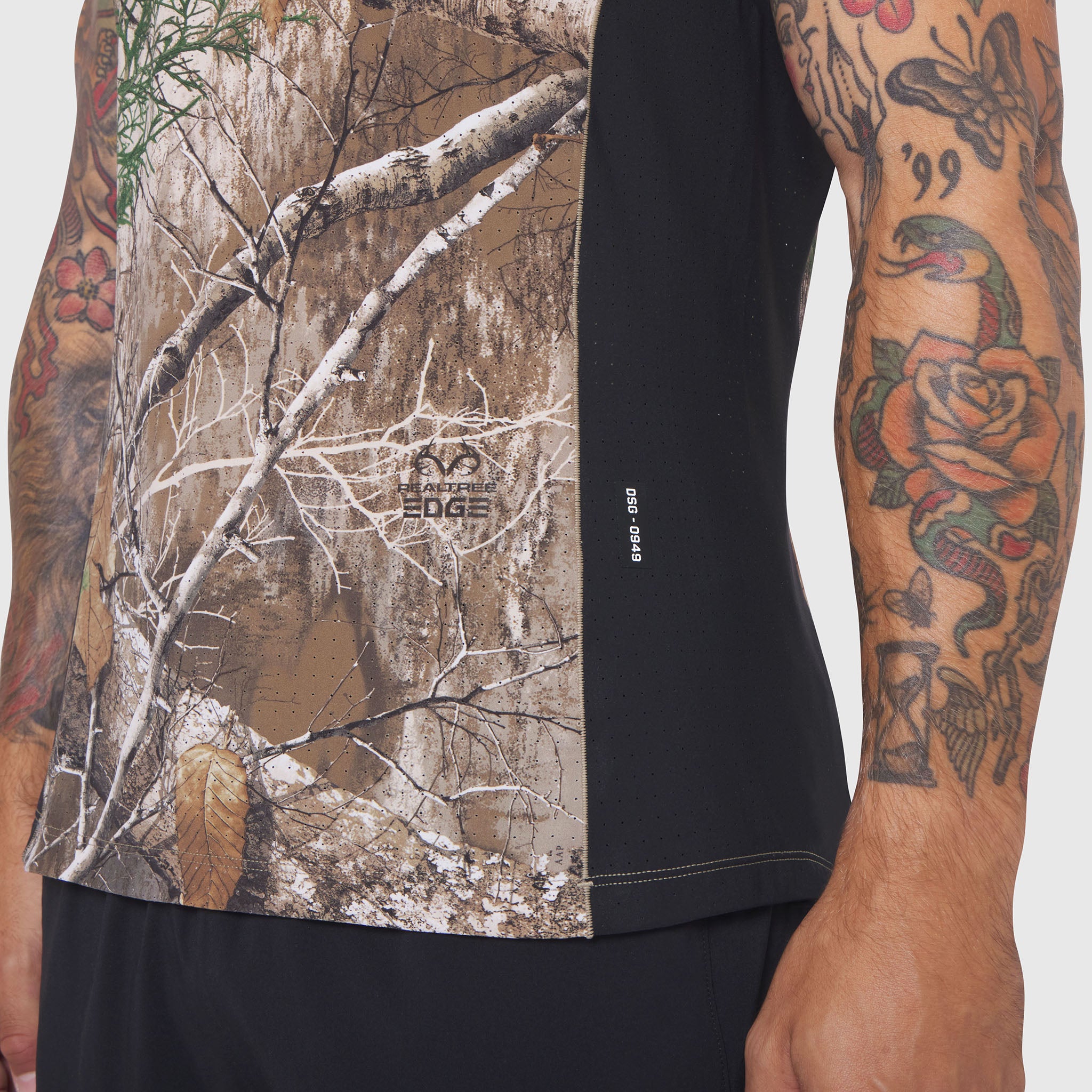 Laser-Vent Singlet Tank in Realtree Edge camo, worn by tattooed model, side view