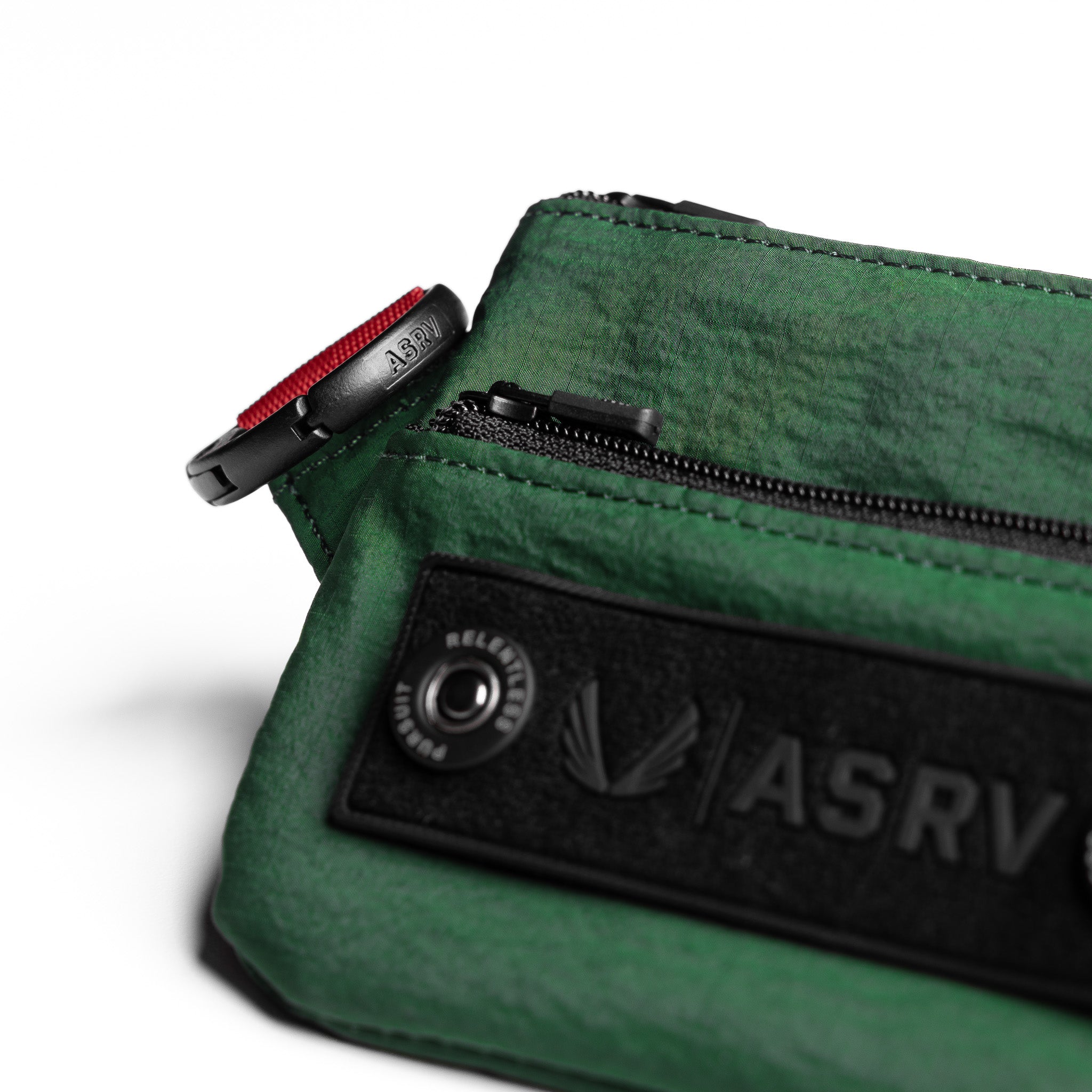 Flatlay 1235 Ripstop Clip Bag in Forest Green, detail view
