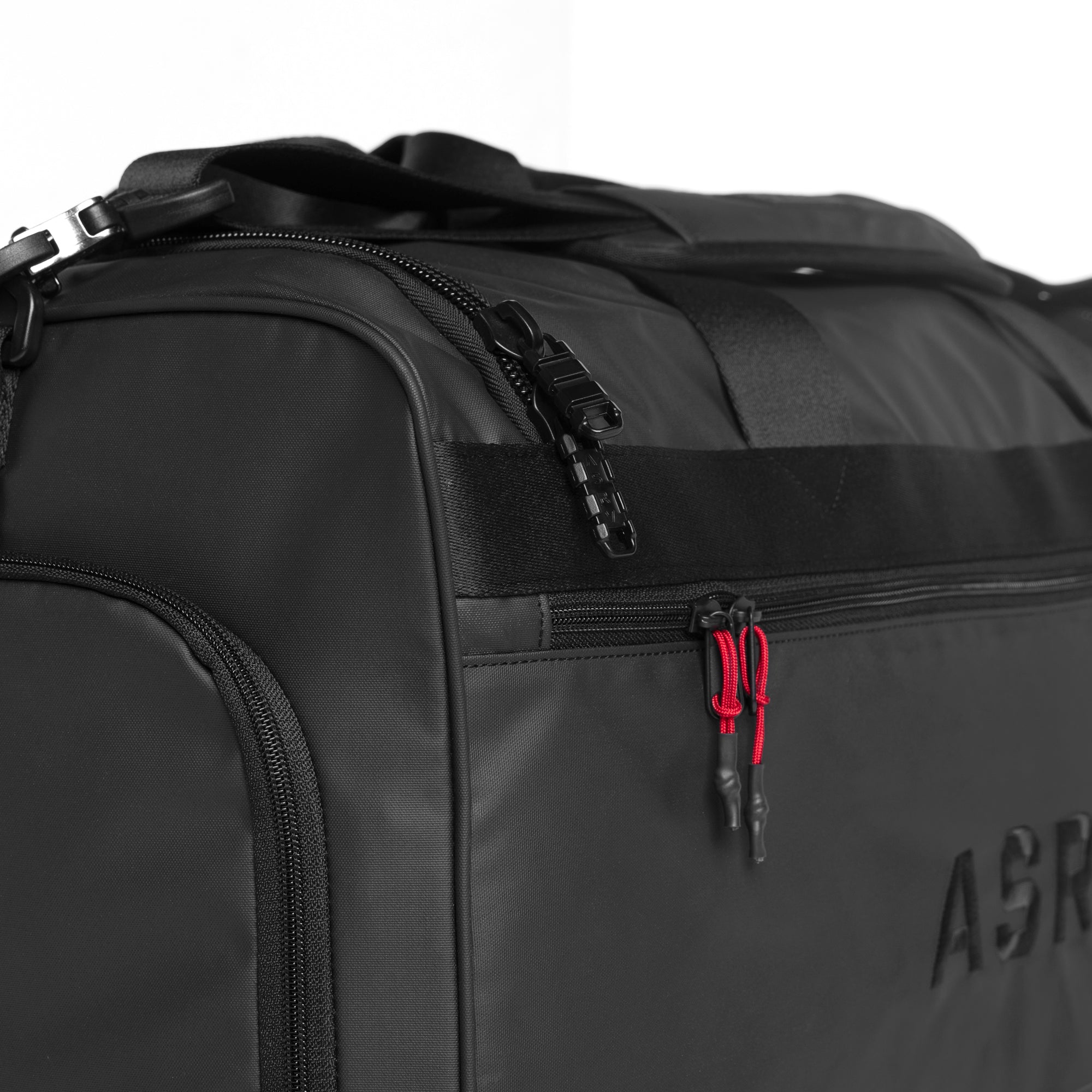 Flatlay Water Resistant Duffle Bag 55L in black, detail view