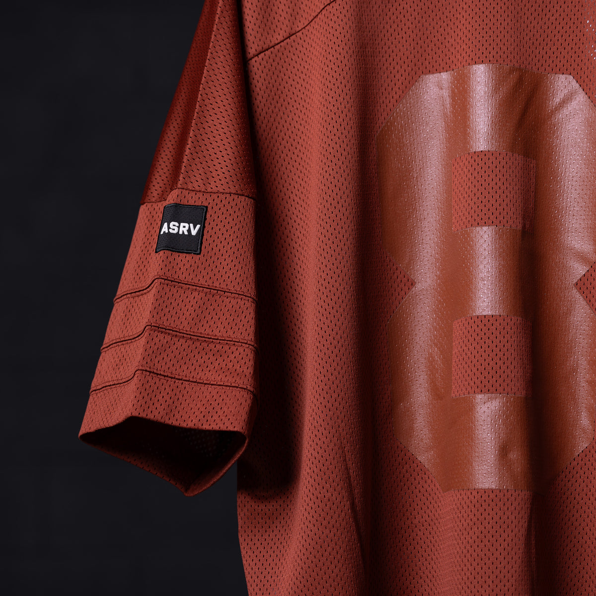 SM'23 Mesh Oversized Jersey in rust red, detail shot of sleeve and fabric texture