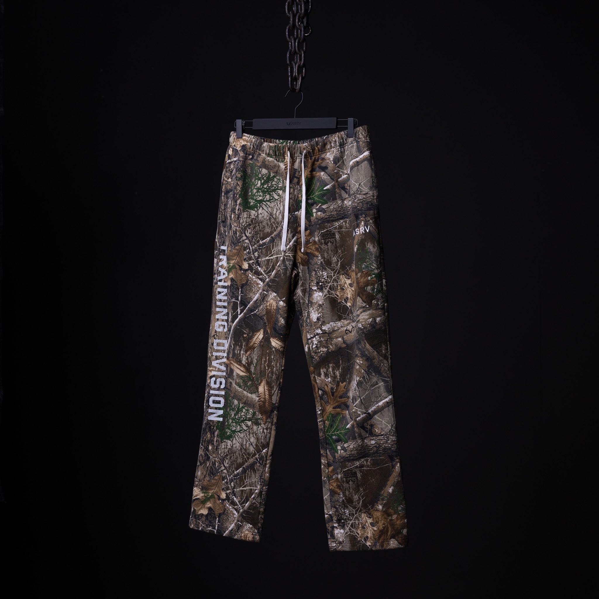 FA'23 Straight Leg Jogger in realtree camo, front view
