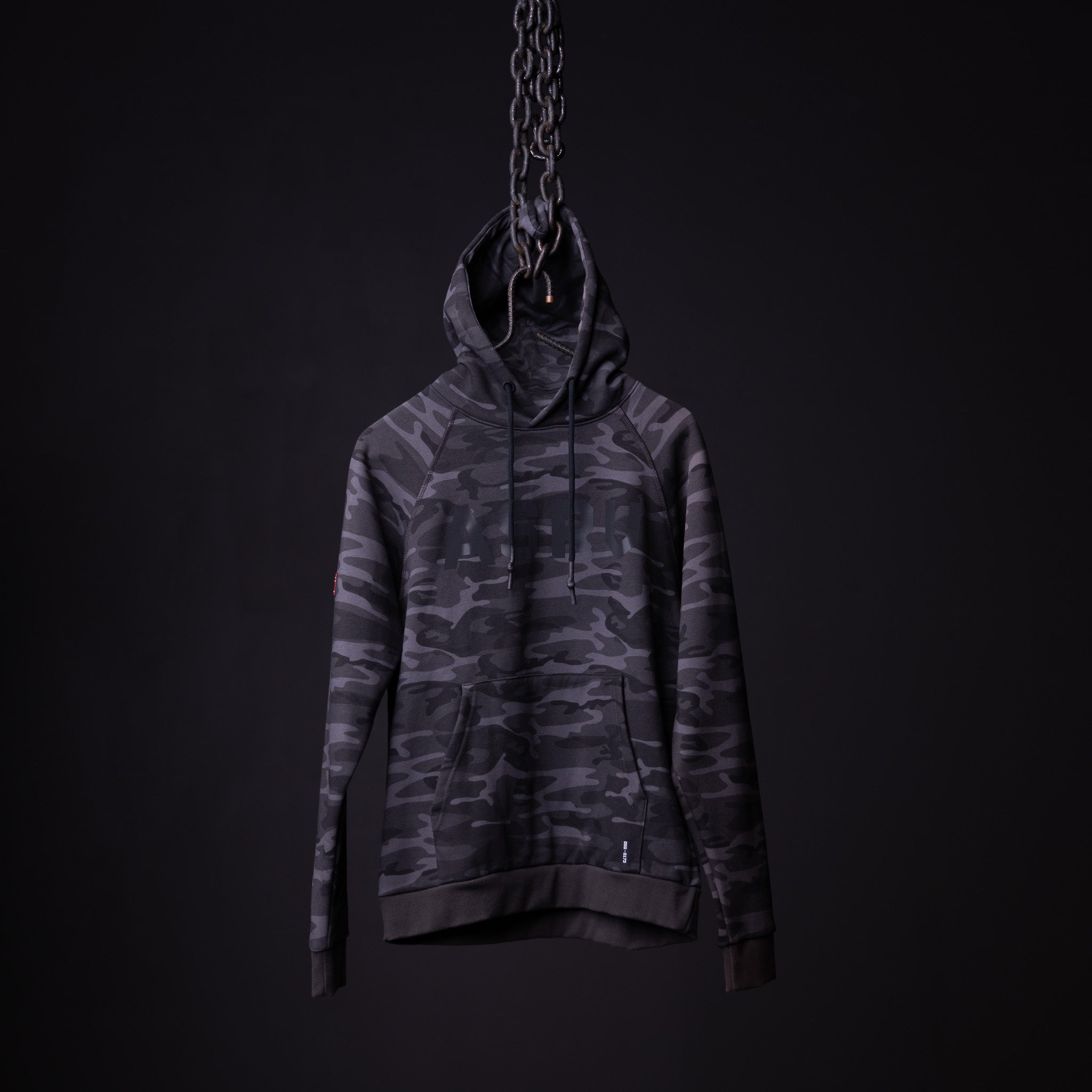 WN'19 RainPlus® Hoodie in charcoal camo, displayed on mannequin with chain detail