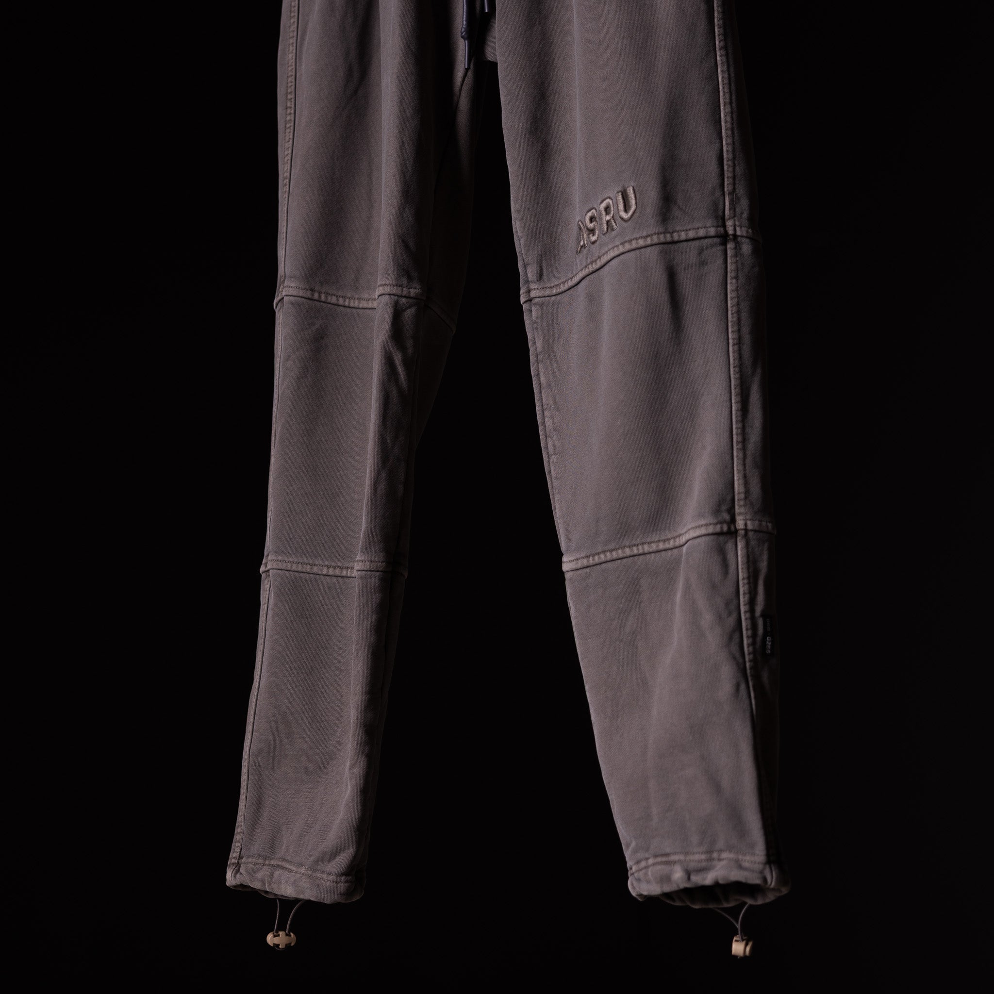 WN'20 Terry Relaxed Jogger in charcoal gray, front view detail of legs and ankle cuffs