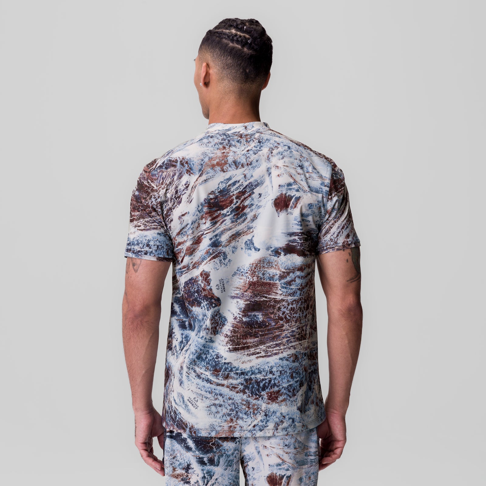 Tetra-Lite Ice Zip Tee in blue/brown marble print, back view on model