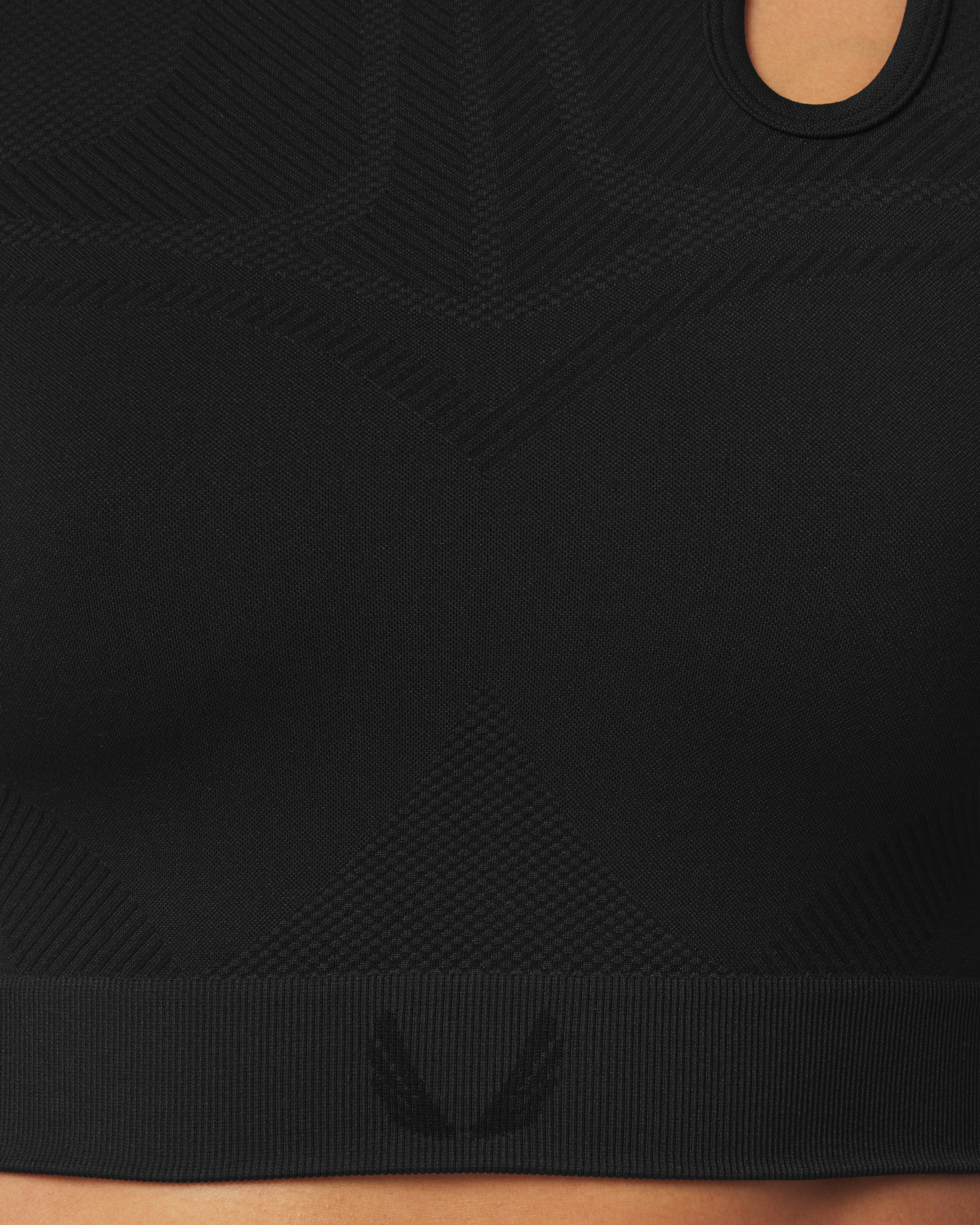 W110. Seamless Split-Strap Sports Bra - Black