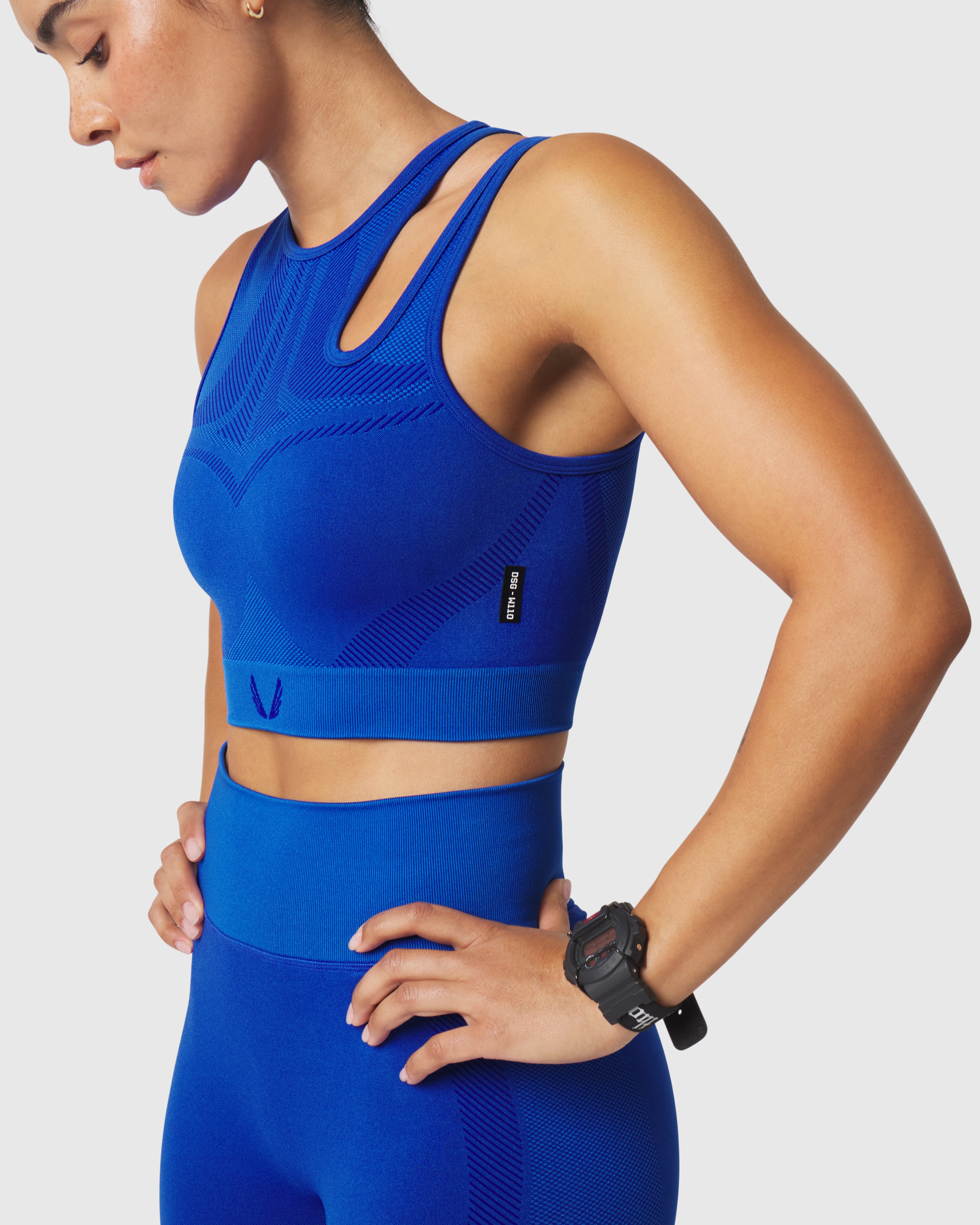 W110. Seamless Split-Strap Sports Bra - Electric Blue