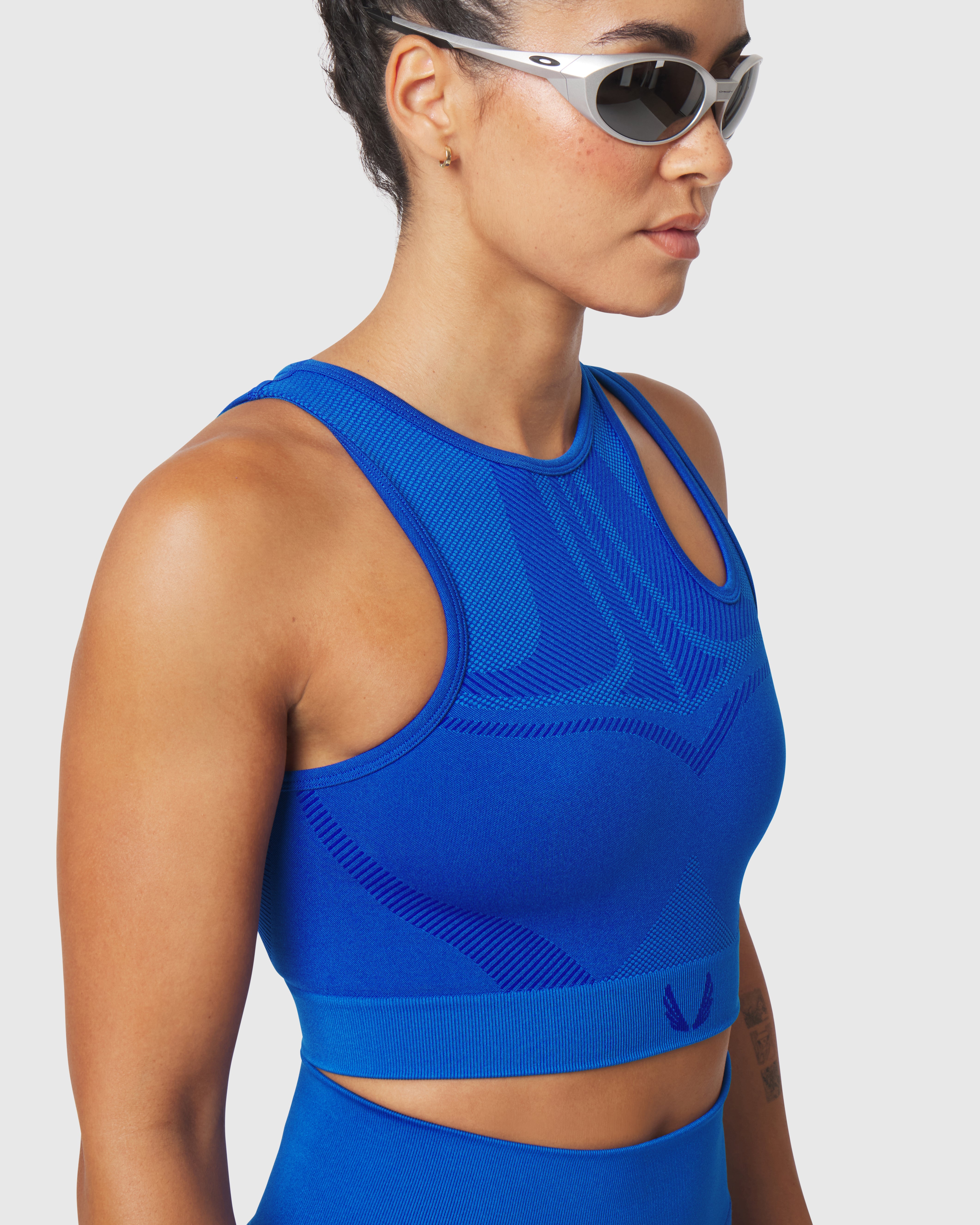 W110. Seamless Split-Strap Sports Bra - Electric Blue