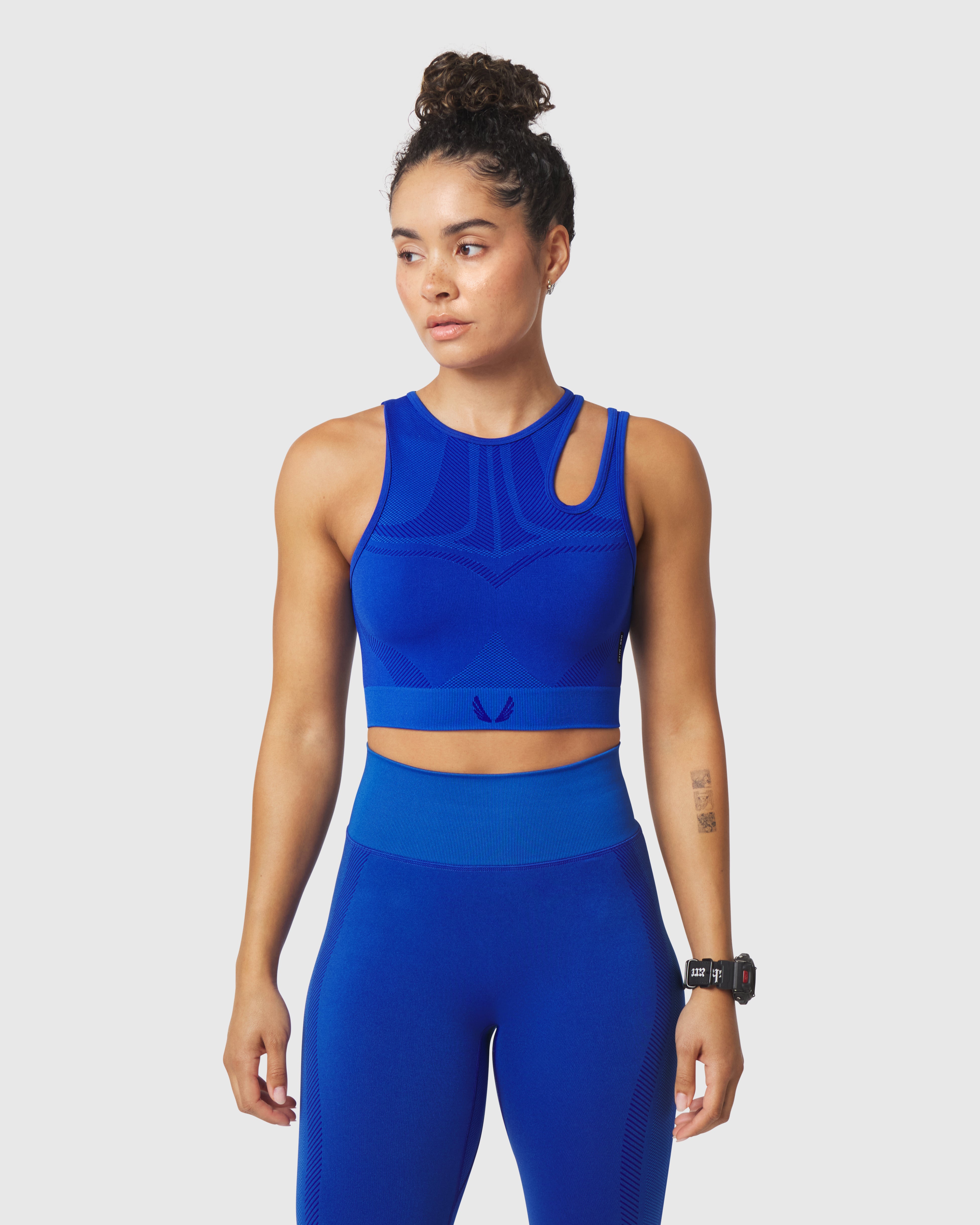 W110. Seamless Split-Strap Sports Bra - Electric Blue