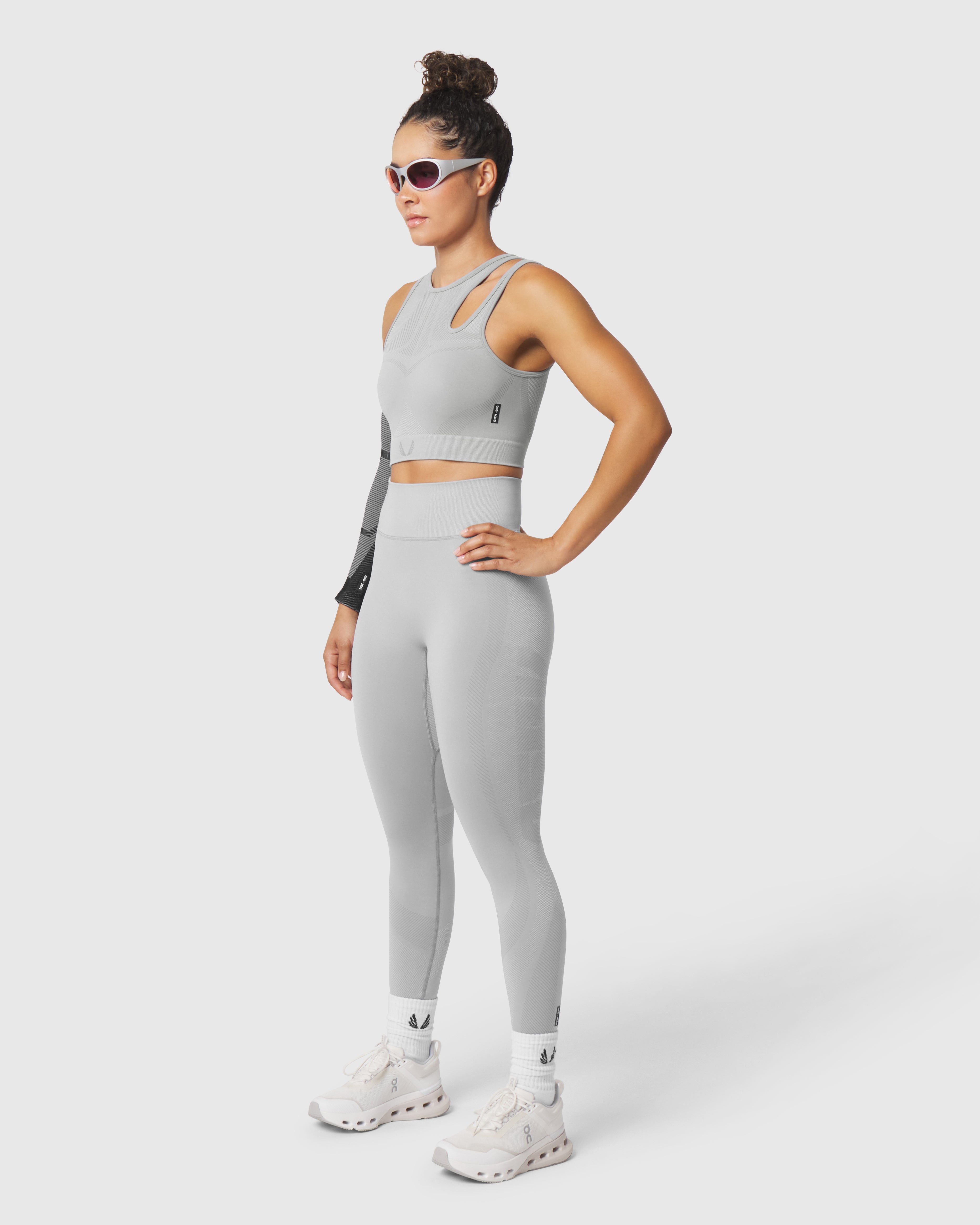 W110. Seamless Split-Strap Sports Bra - Slate Grey