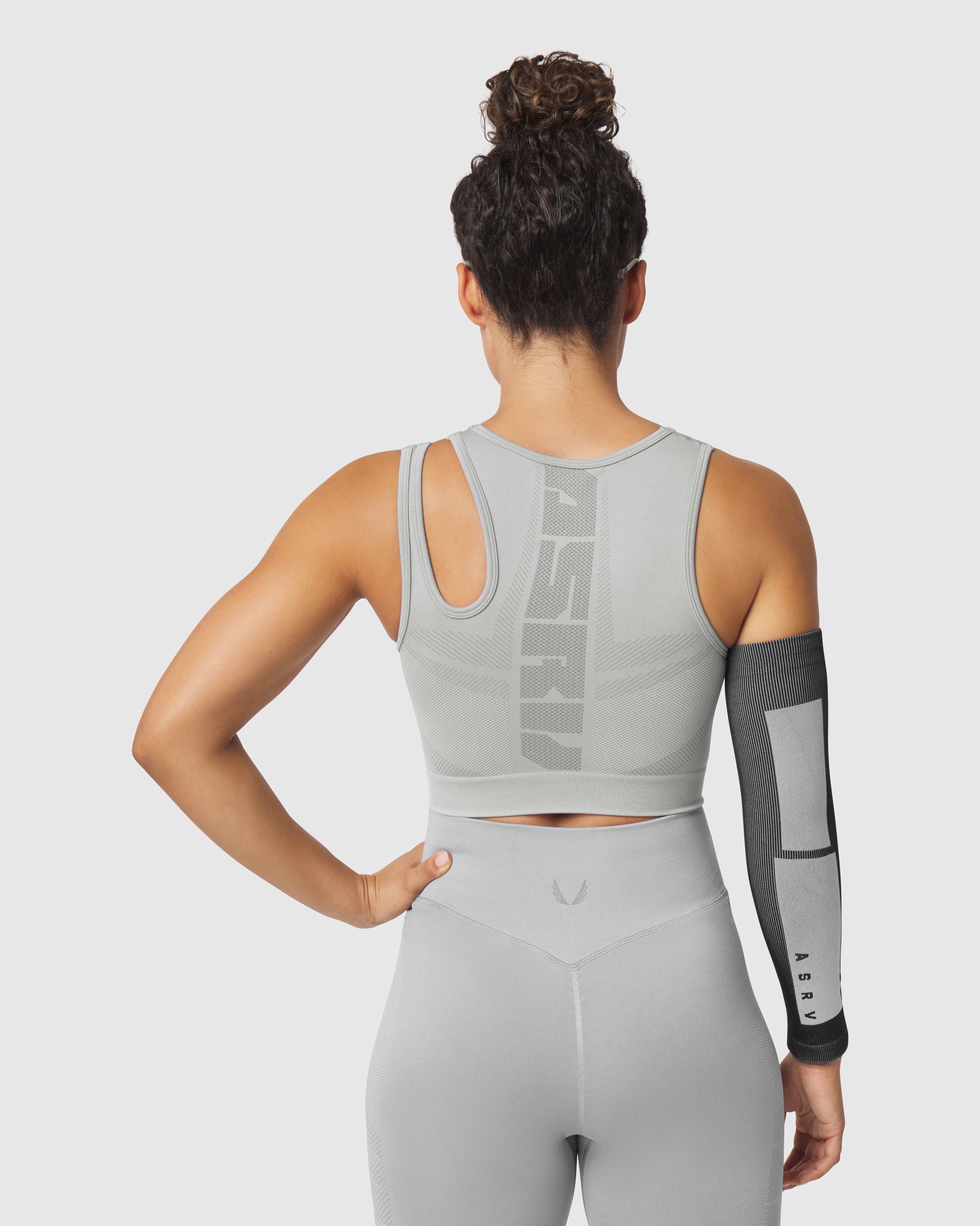 W110. Seamless Split-Strap Sports Bra - Slate Grey