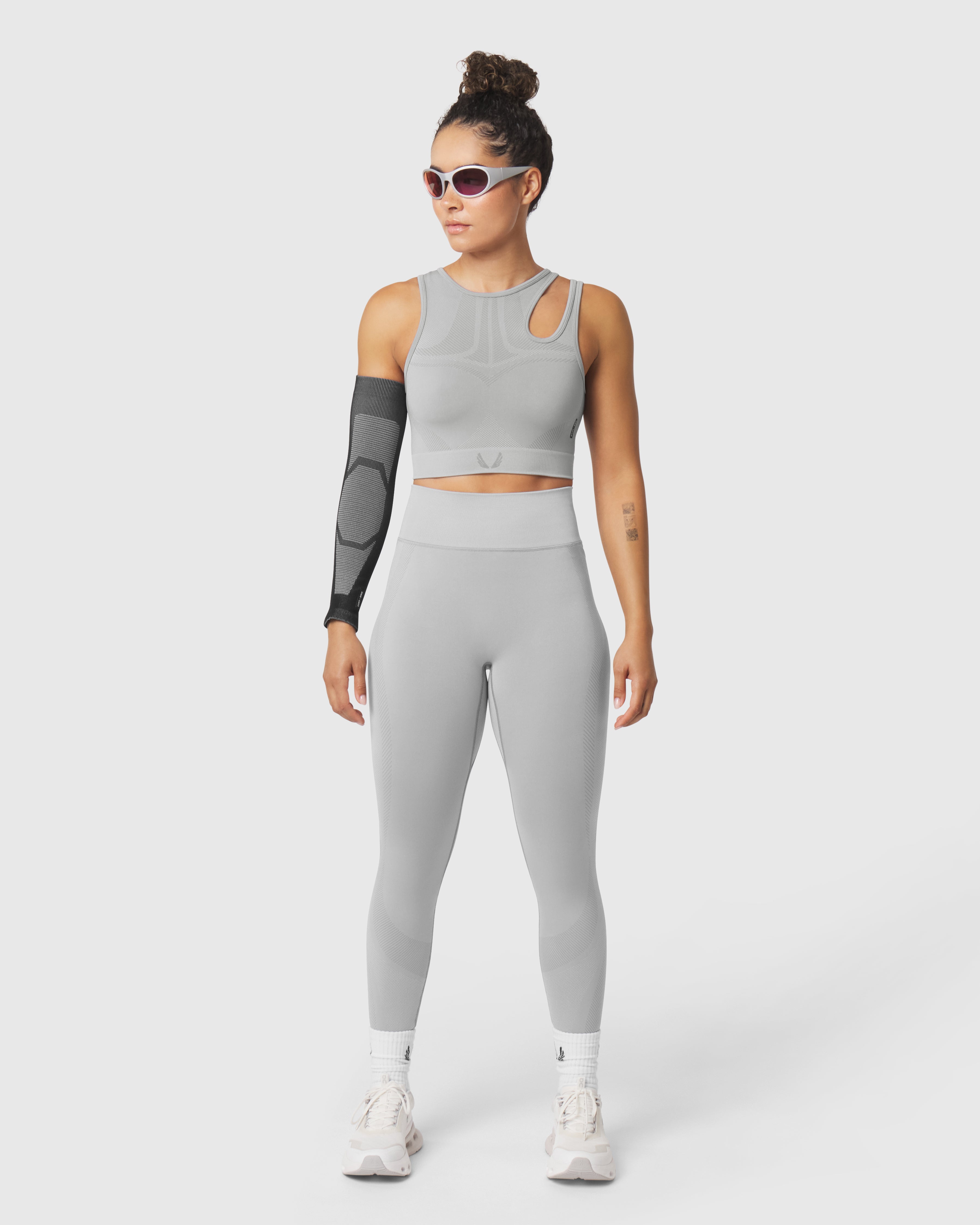 W110. Seamless Split-Strap Sports Bra - Slate Grey