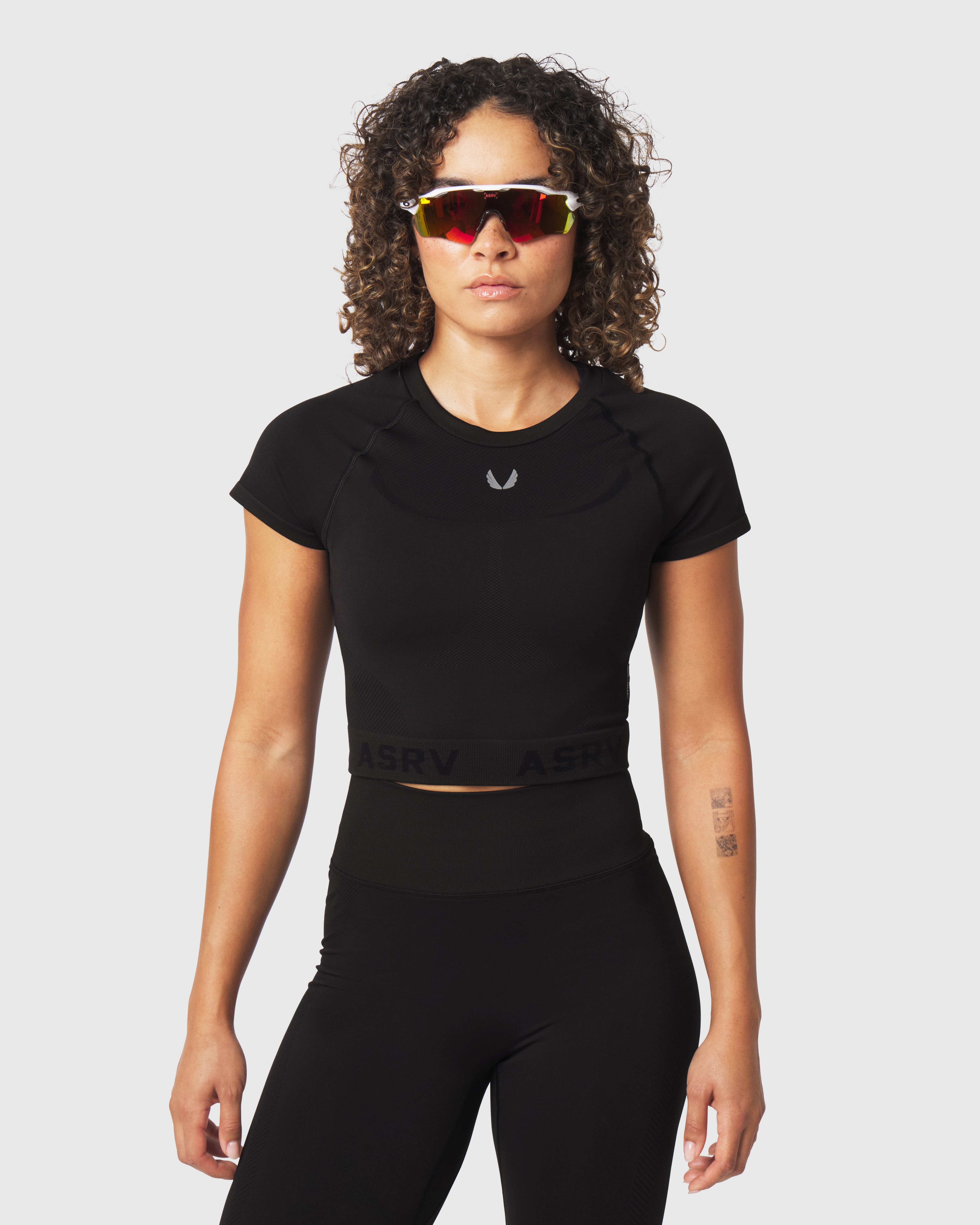W111. Seamless Cropped Training Tee - Black