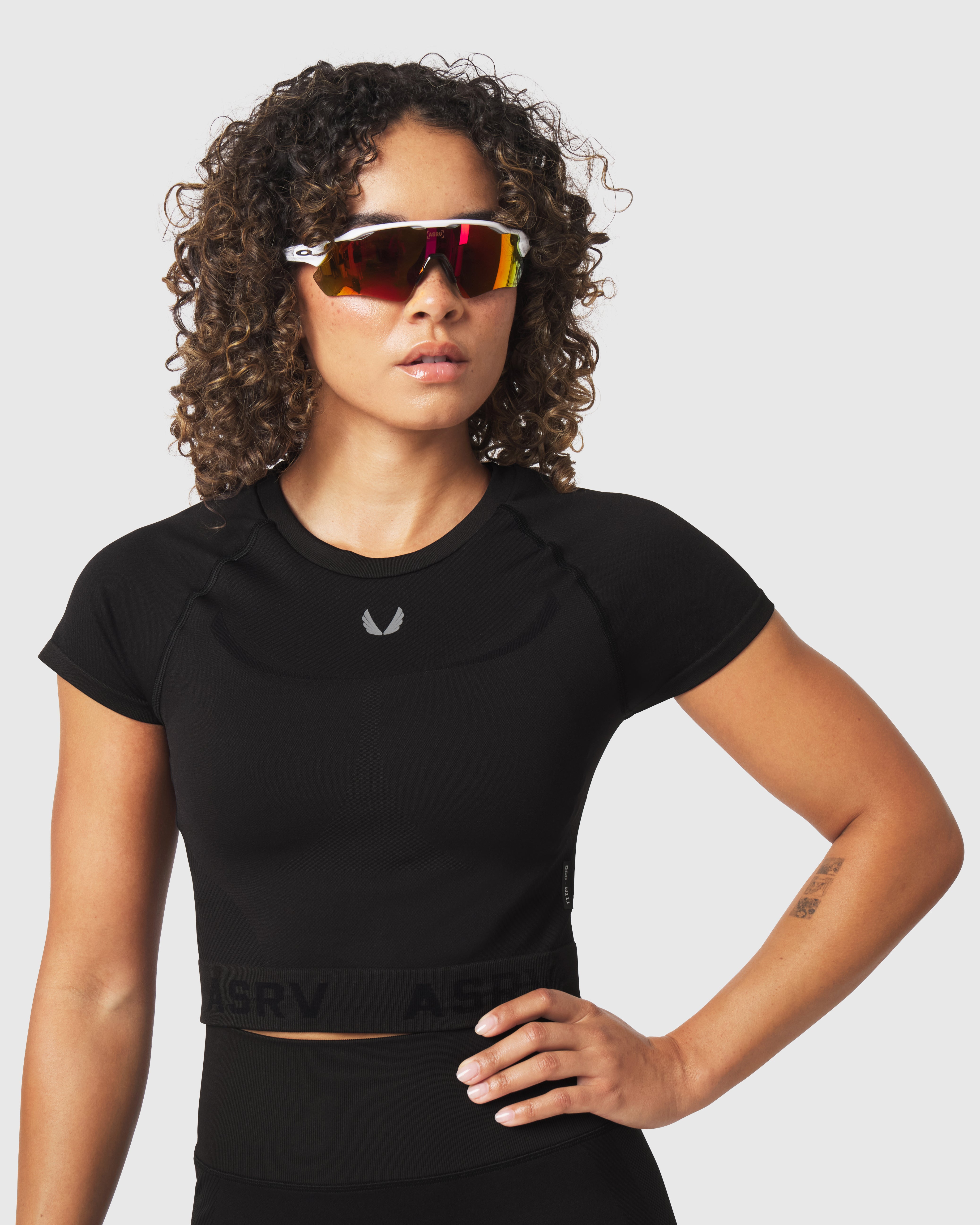 W111. Seamless Cropped Training Tee - Black