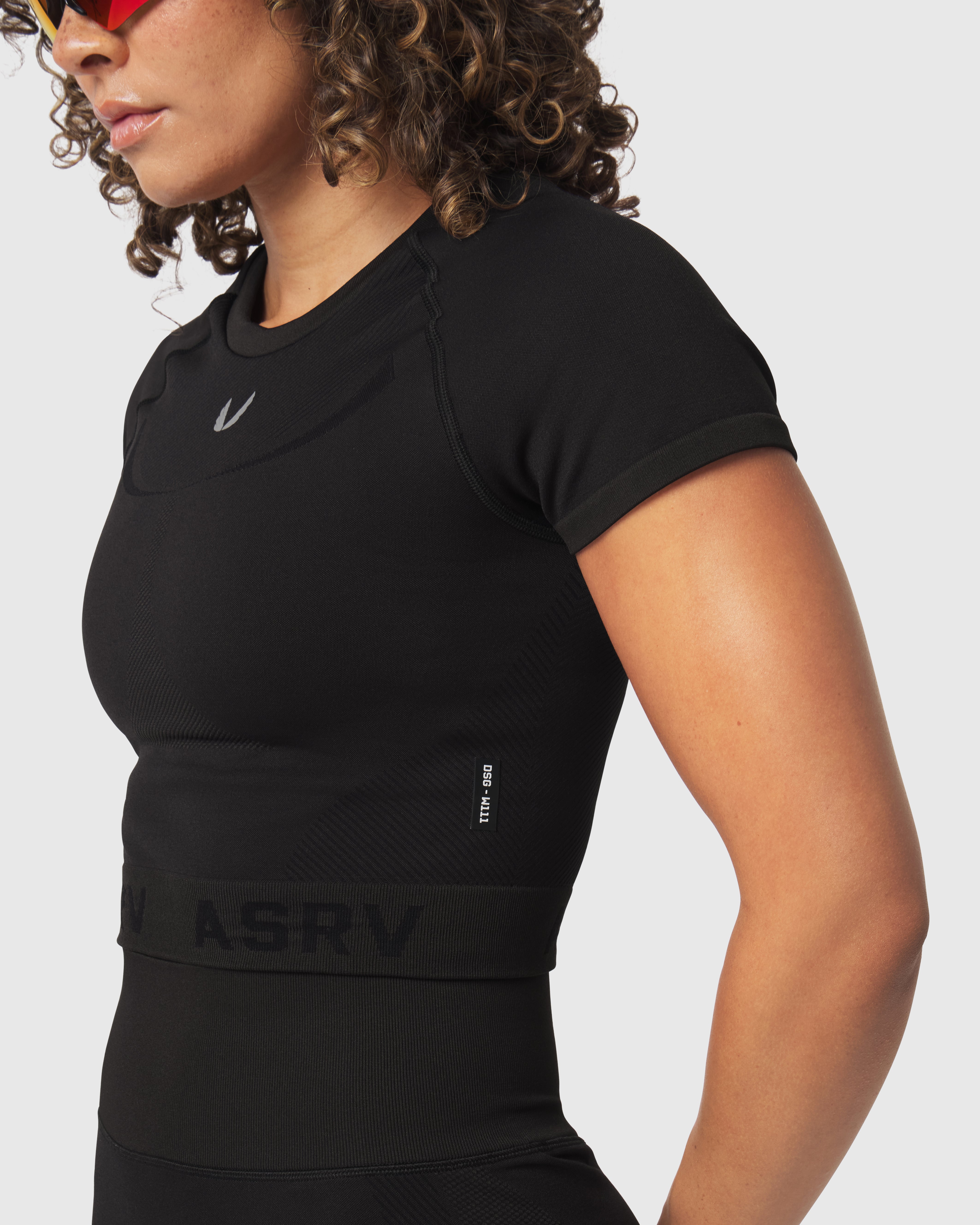 W111. Seamless Cropped Training Tee - Black