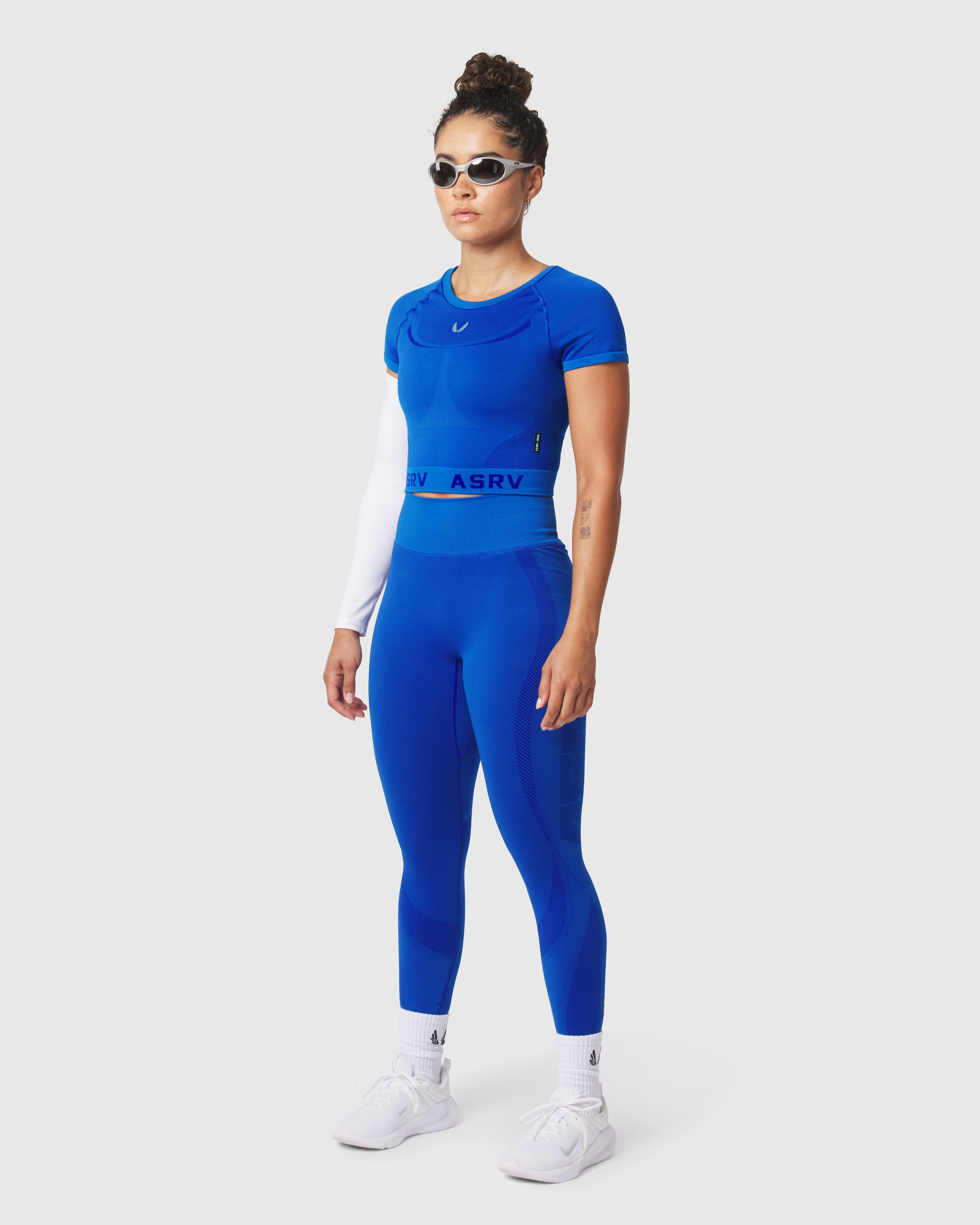 W111. Seamless Cropped Training Tee - Electric Blue