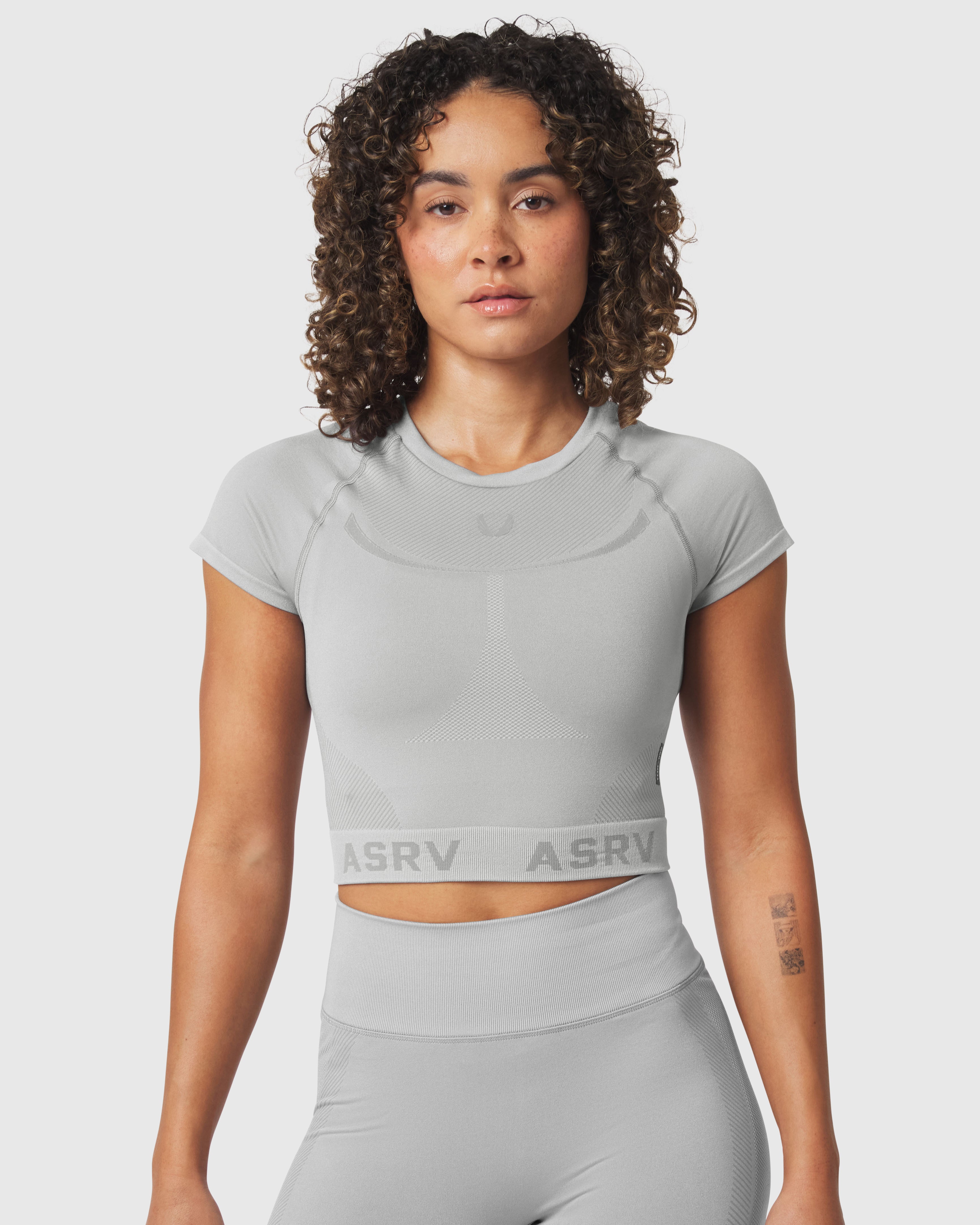 W111. Seamless Cropped Training Tee - Slate Grey