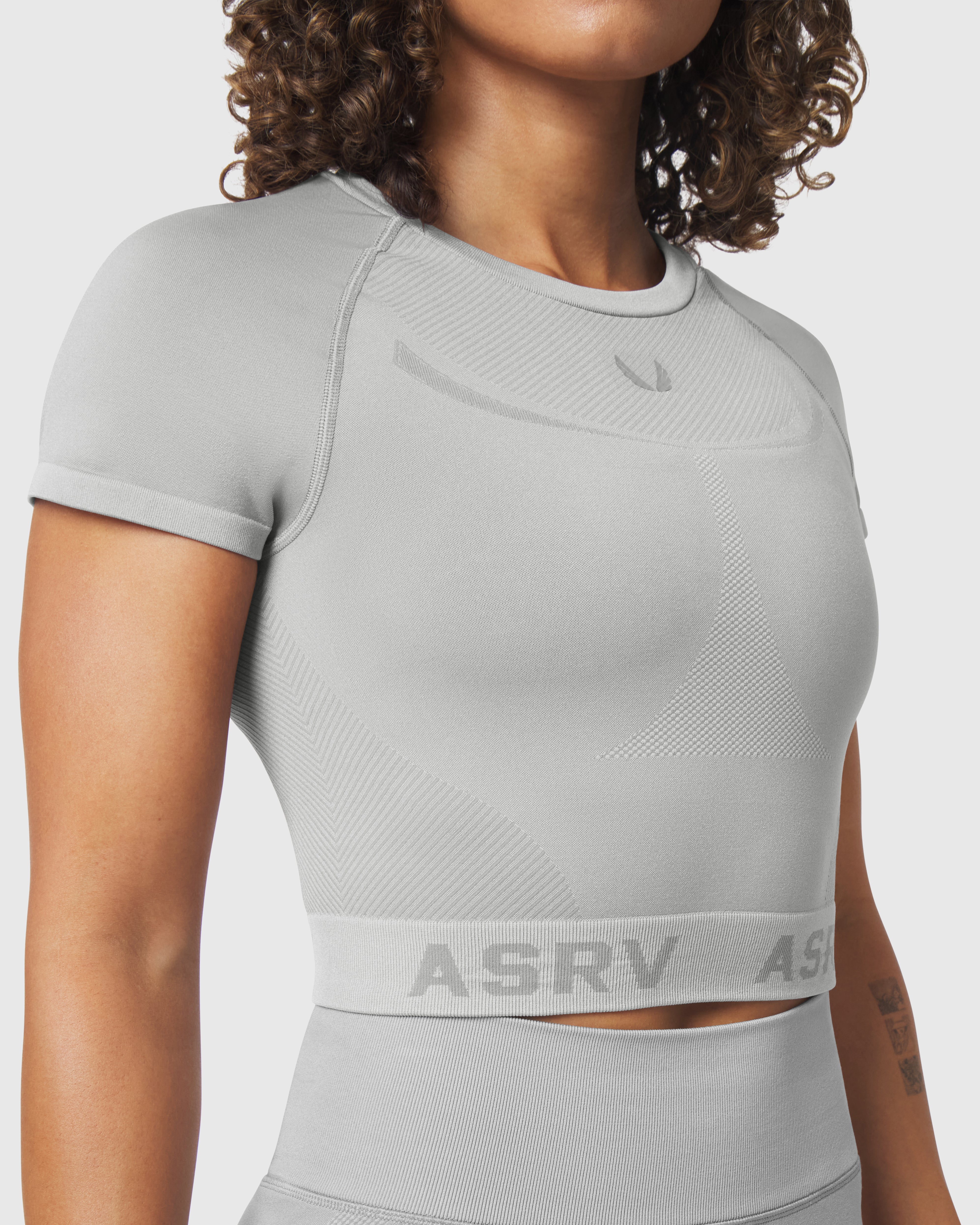 W111. Seamless Cropped Training Tee - Slate Grey