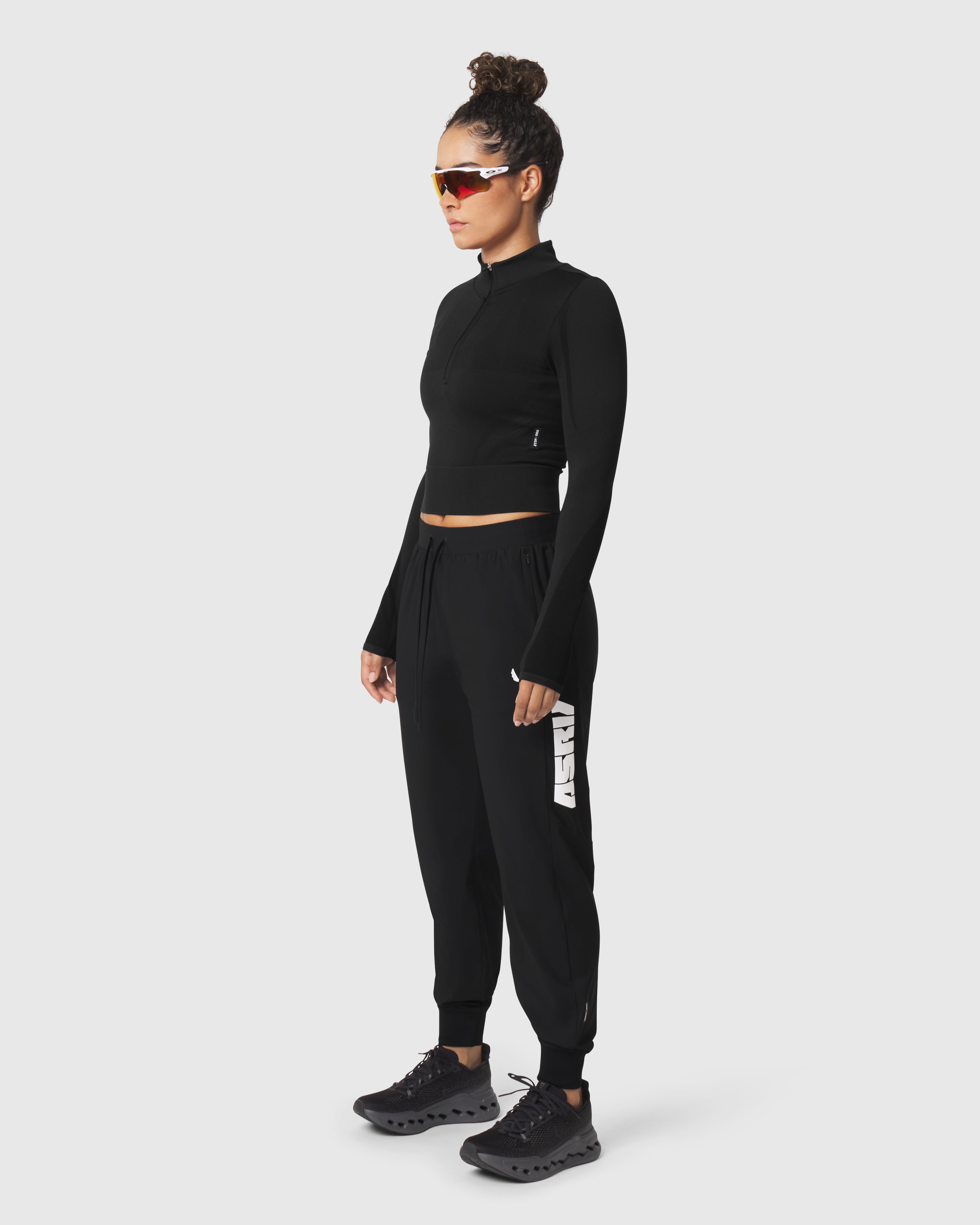 W112. Seamless Quarter Zip - Black