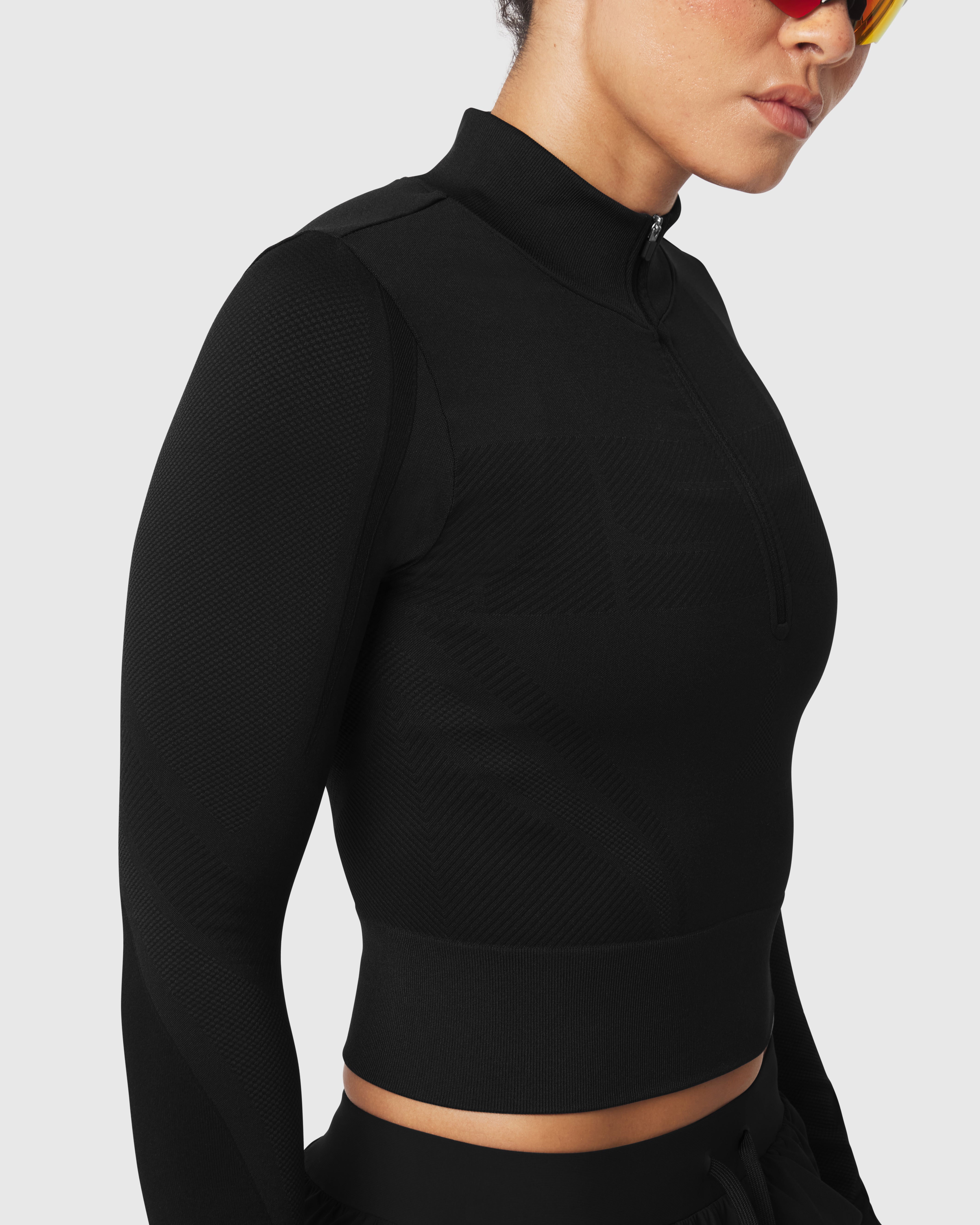 W112. Seamless Quarter Zip - Black