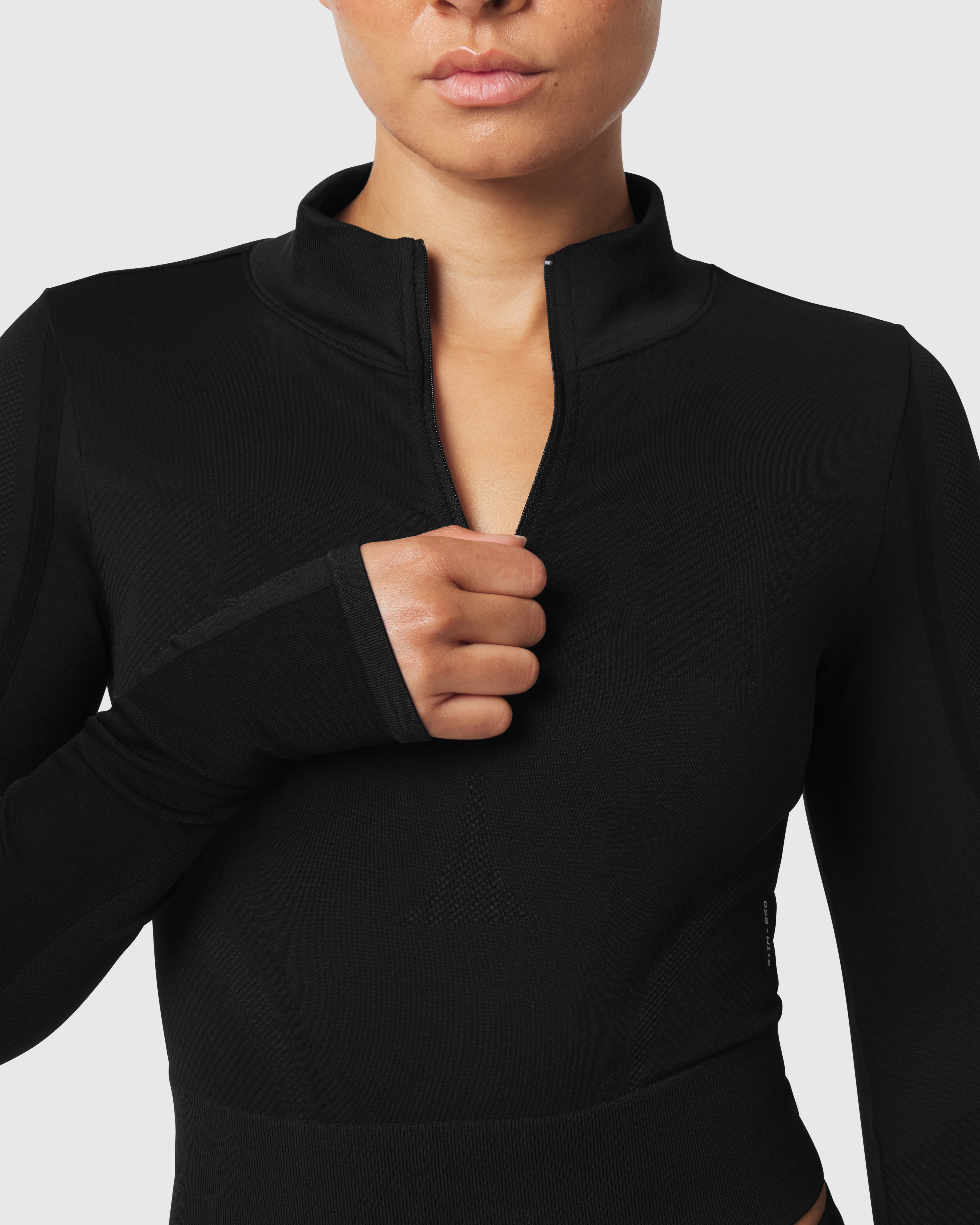 W112. Seamless Quarter Zip - Black