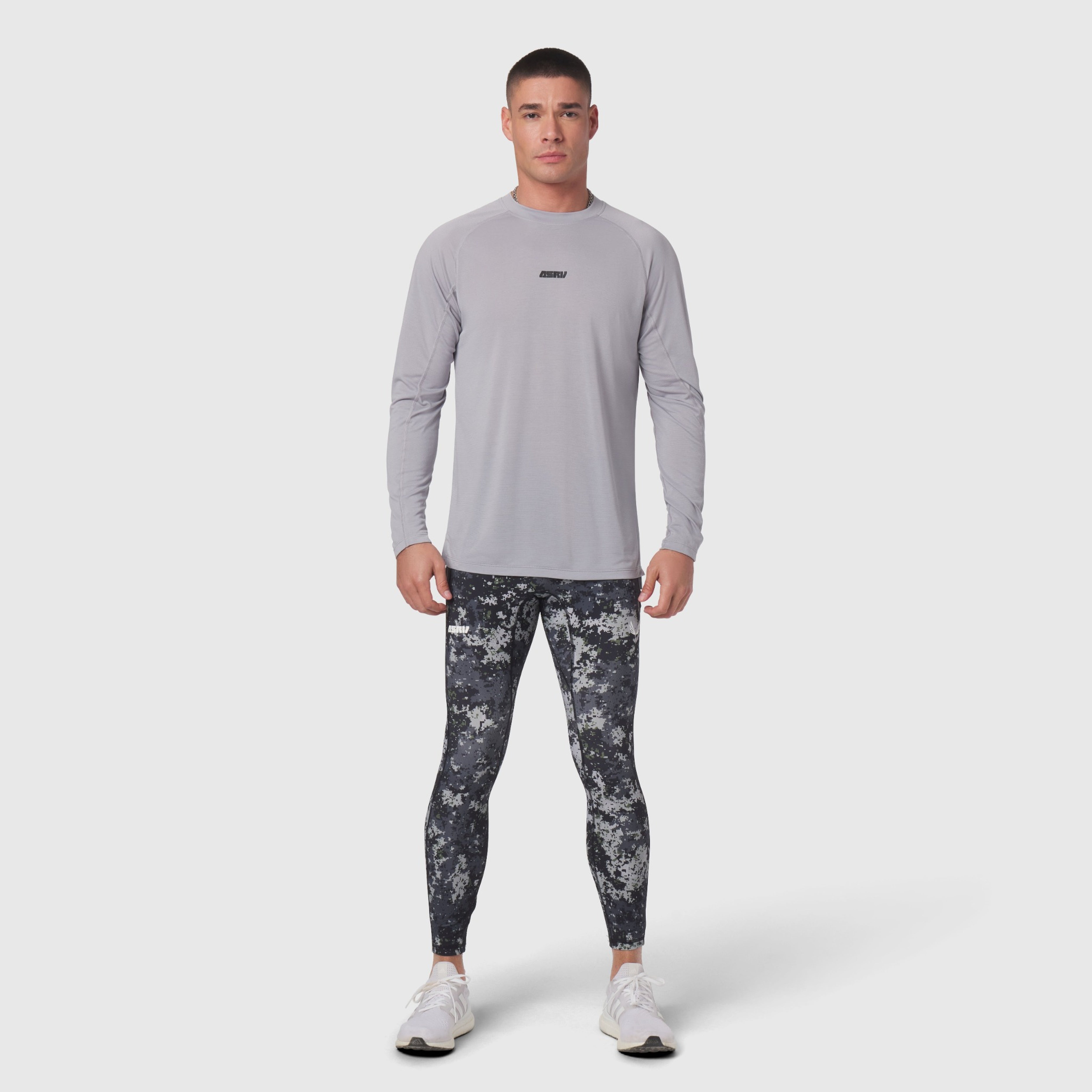 Polartec® Delta Longsleeve in slate grey worn with patterned leggings, front view