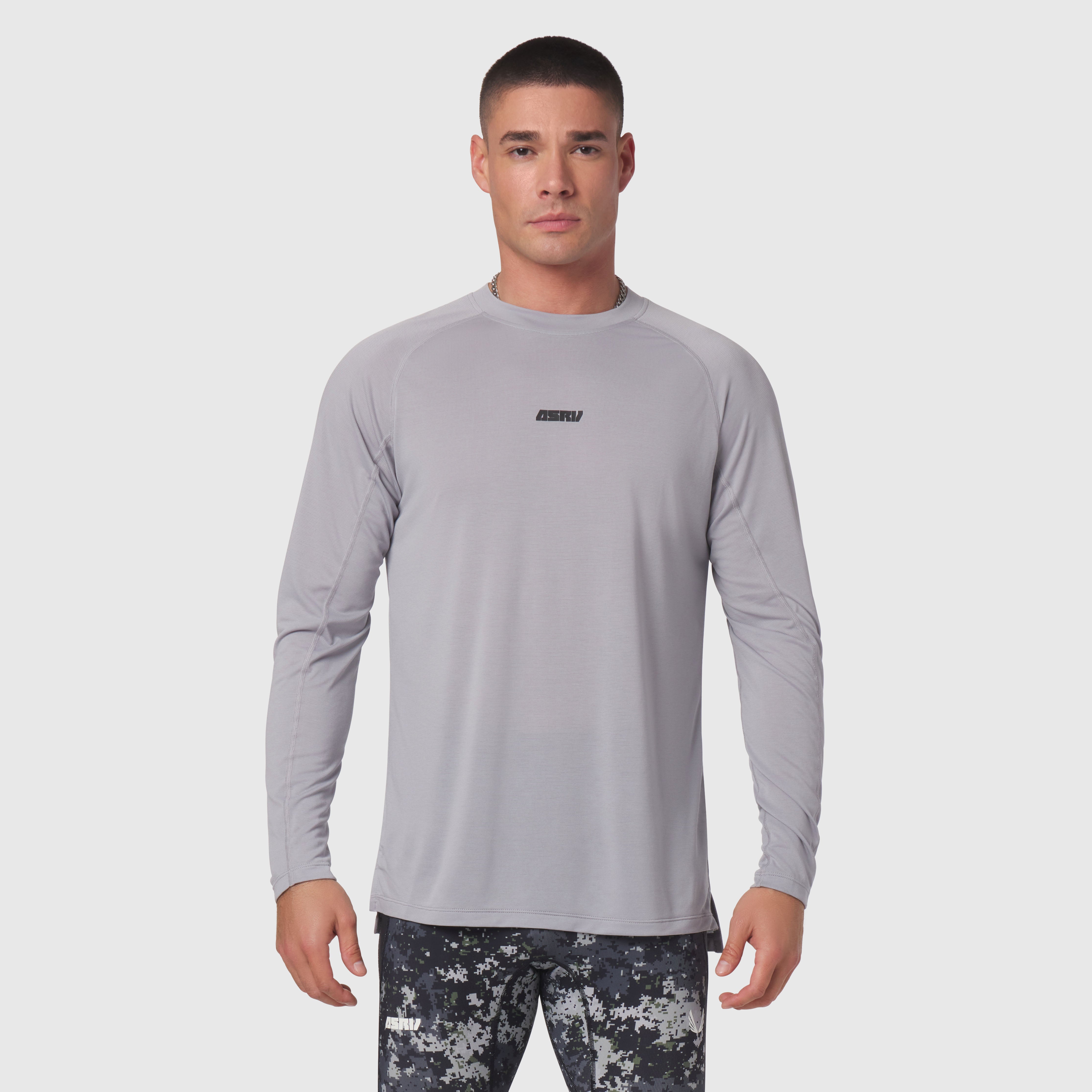 Polartec® Delta Longsleeve in slate grey worn by male model, front view