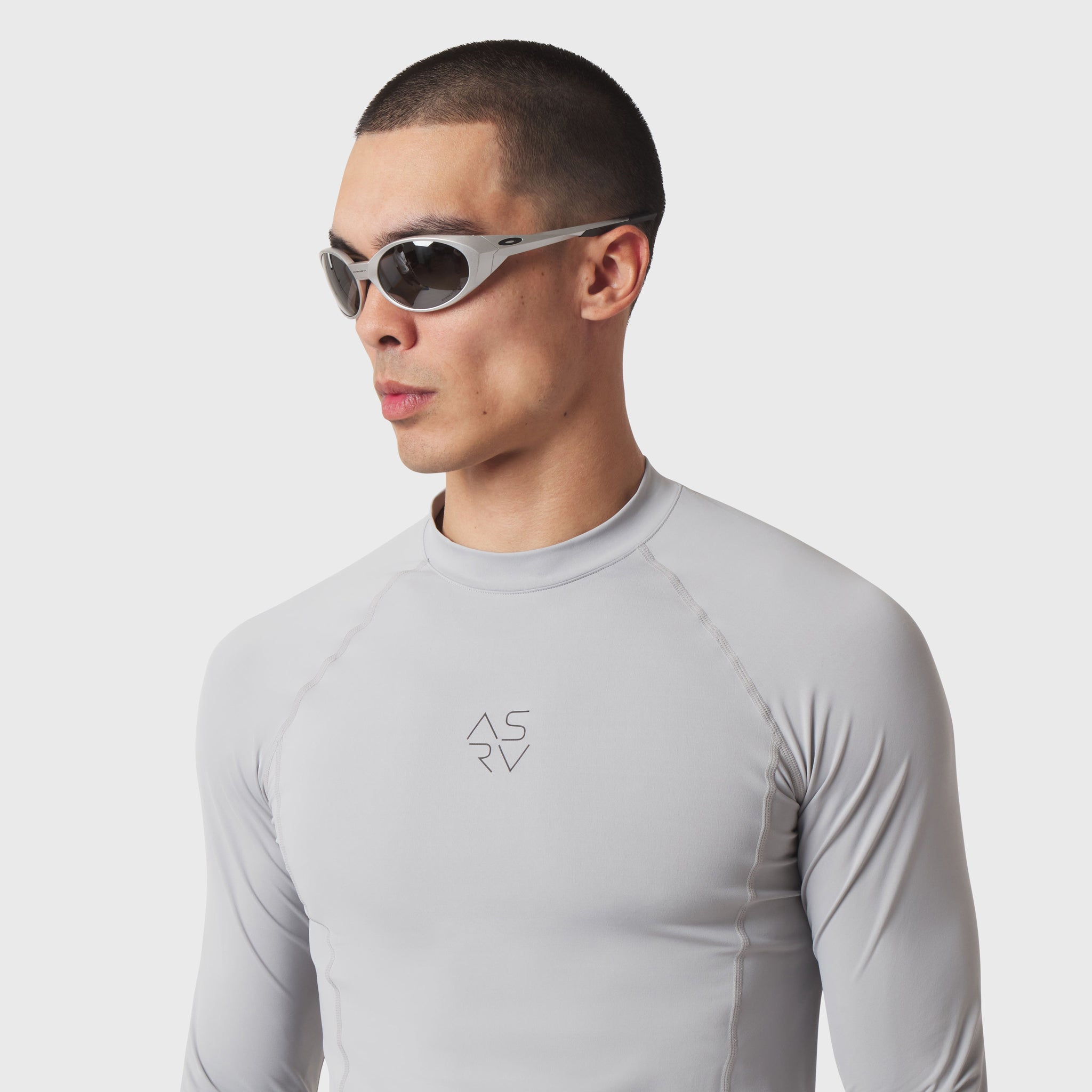 LYCRA® ADAPTIV Baselayer Longsleeve in slate grey, worn by model in profile view