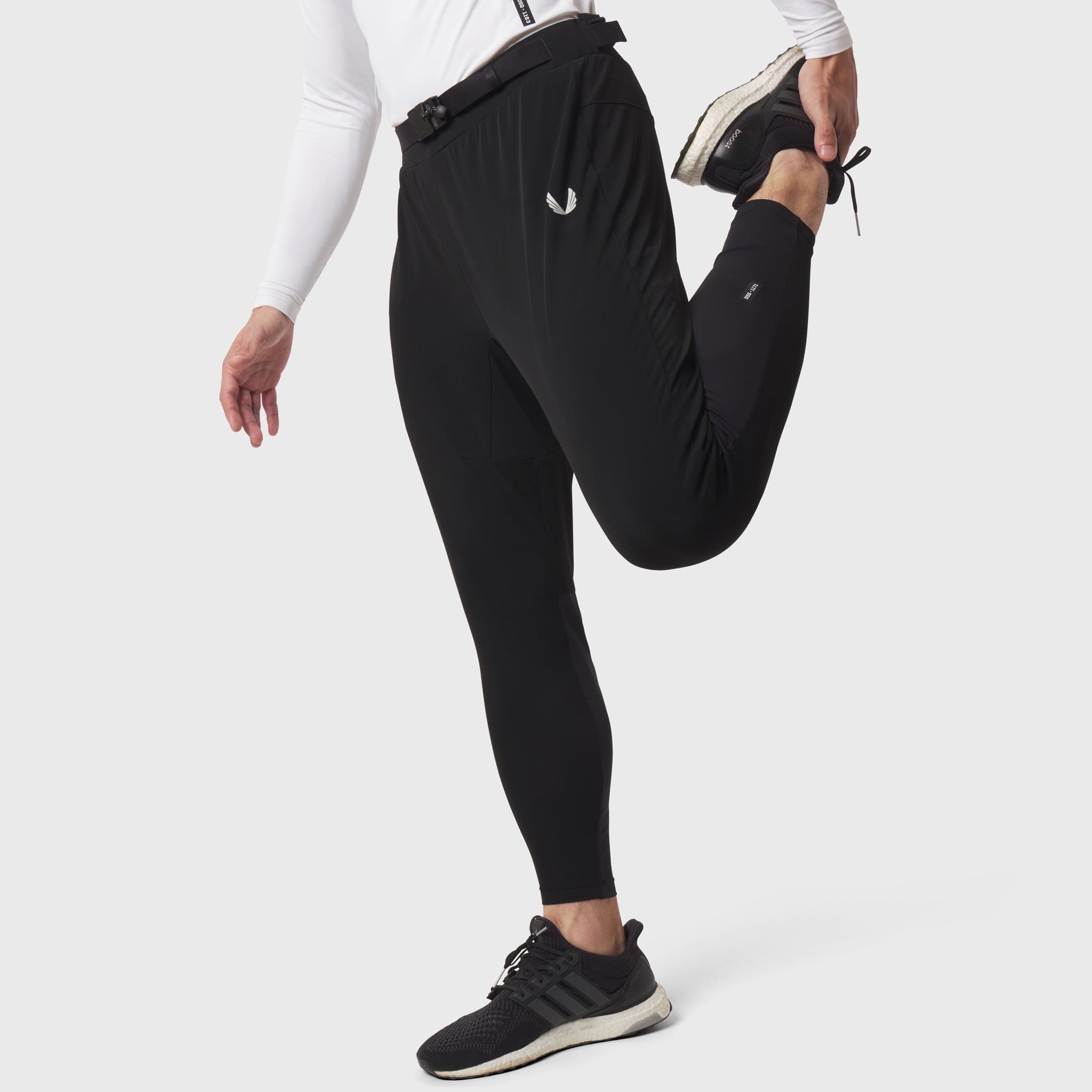 Black hybrid belt-pack run jogger worn by model in running pose, side view