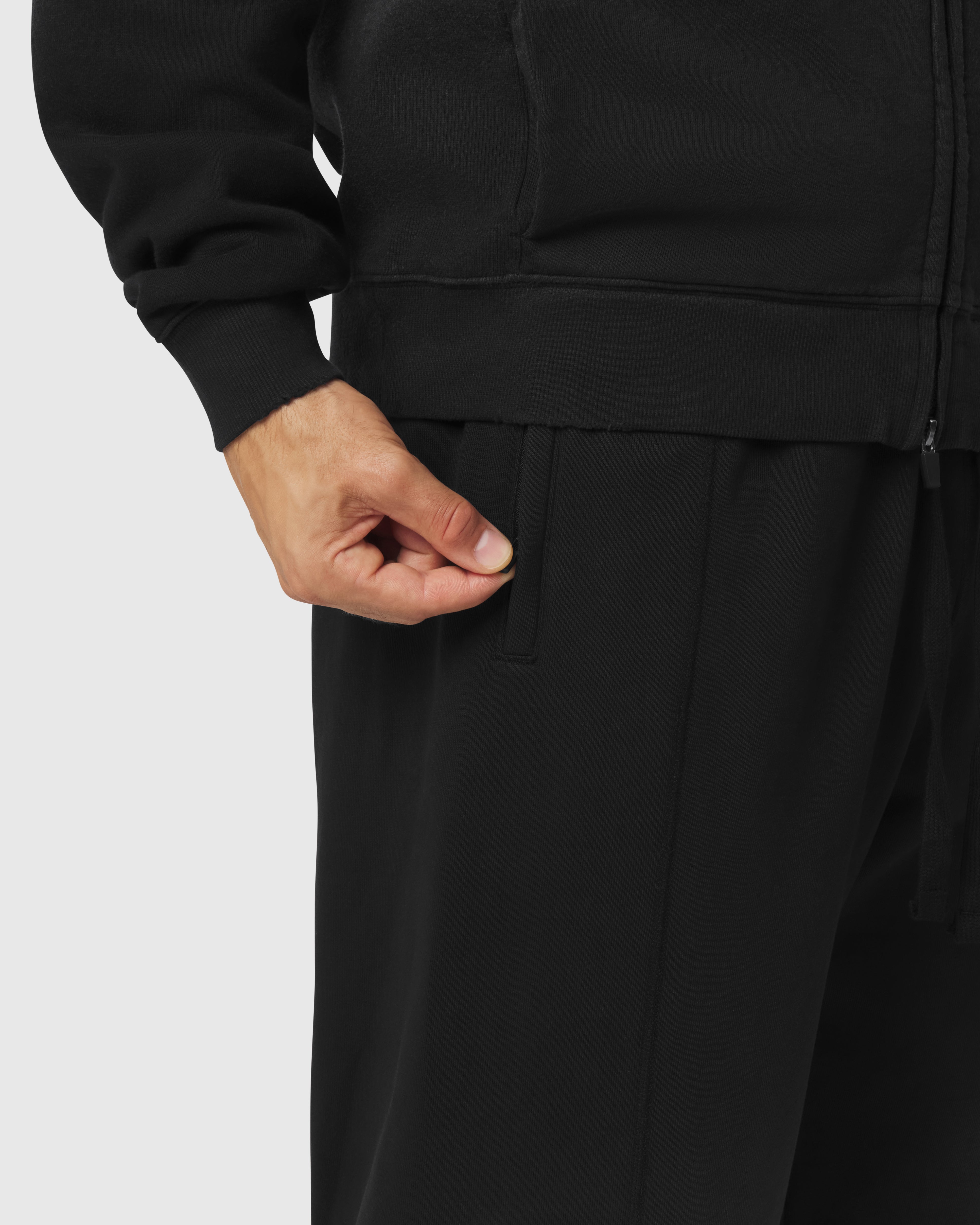 1221. Tech Essential™ Cinch Sweatpants - Black Sun Fade