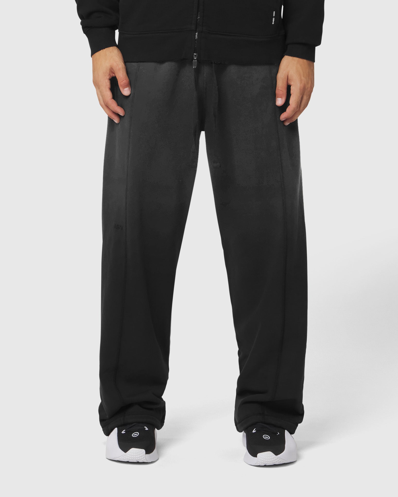 1221. Tech Essential™ Cinch Sweatpants - Black Sun Fade