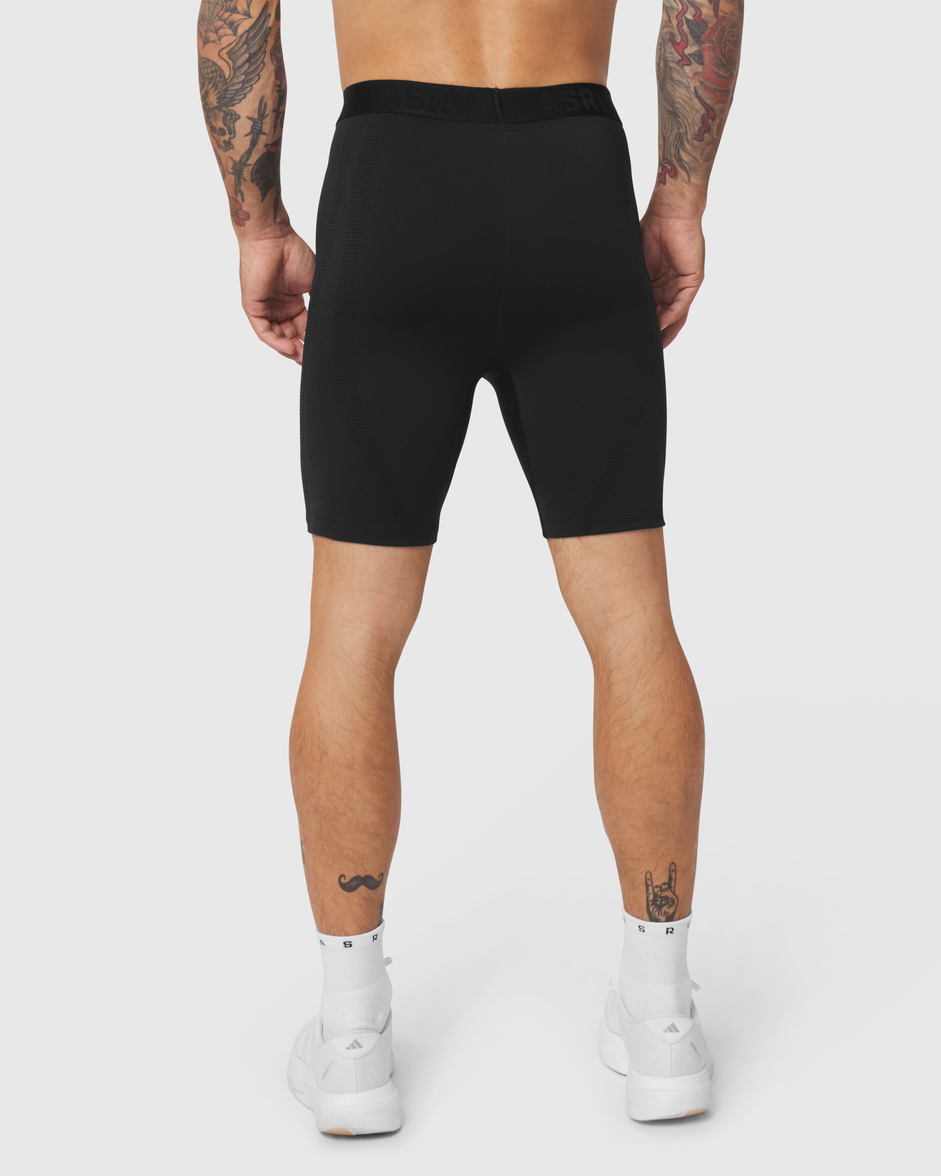 1224. Seamless 1/2-Length Legging - Black