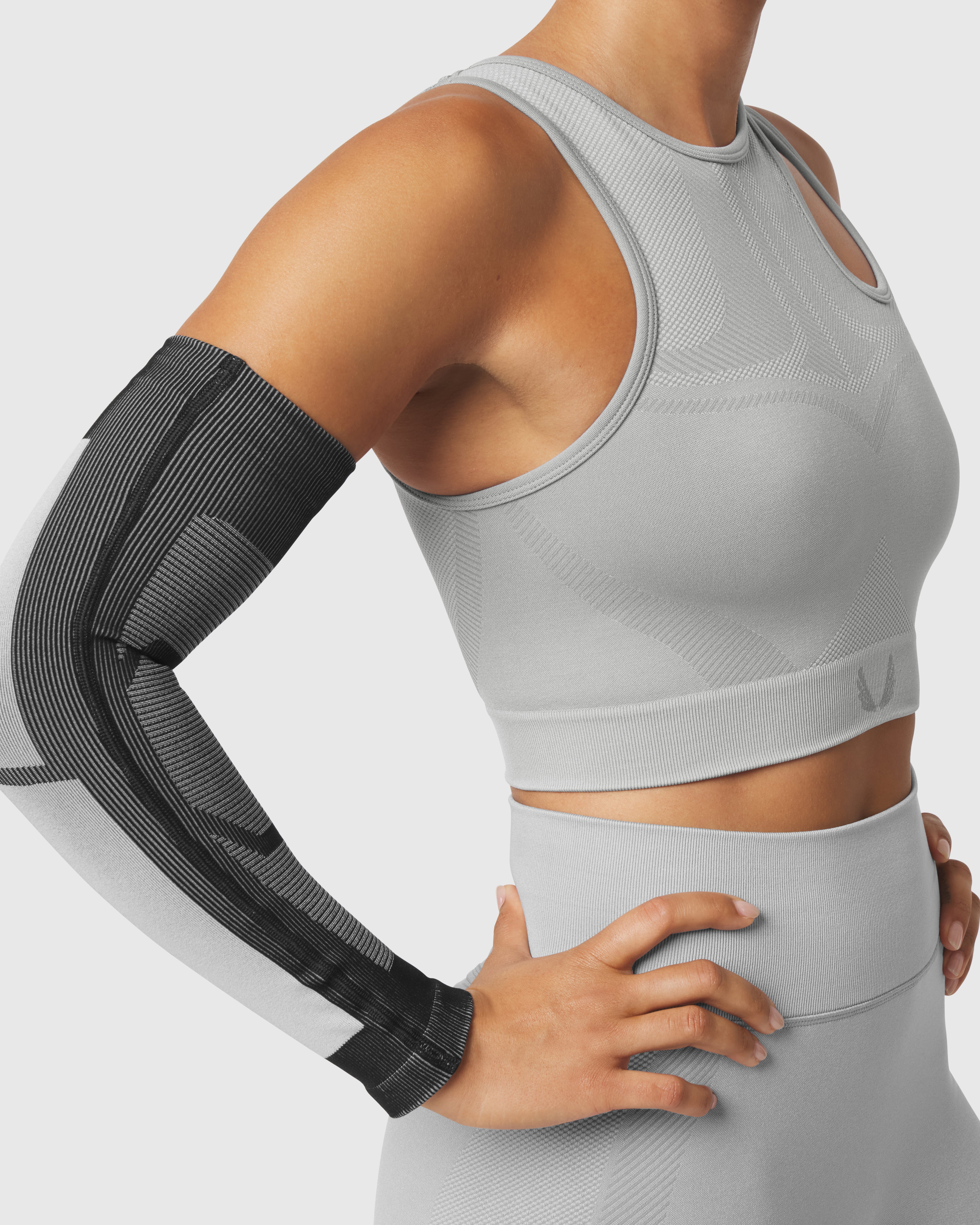 1211. Seamless Arm Sleeve - Black