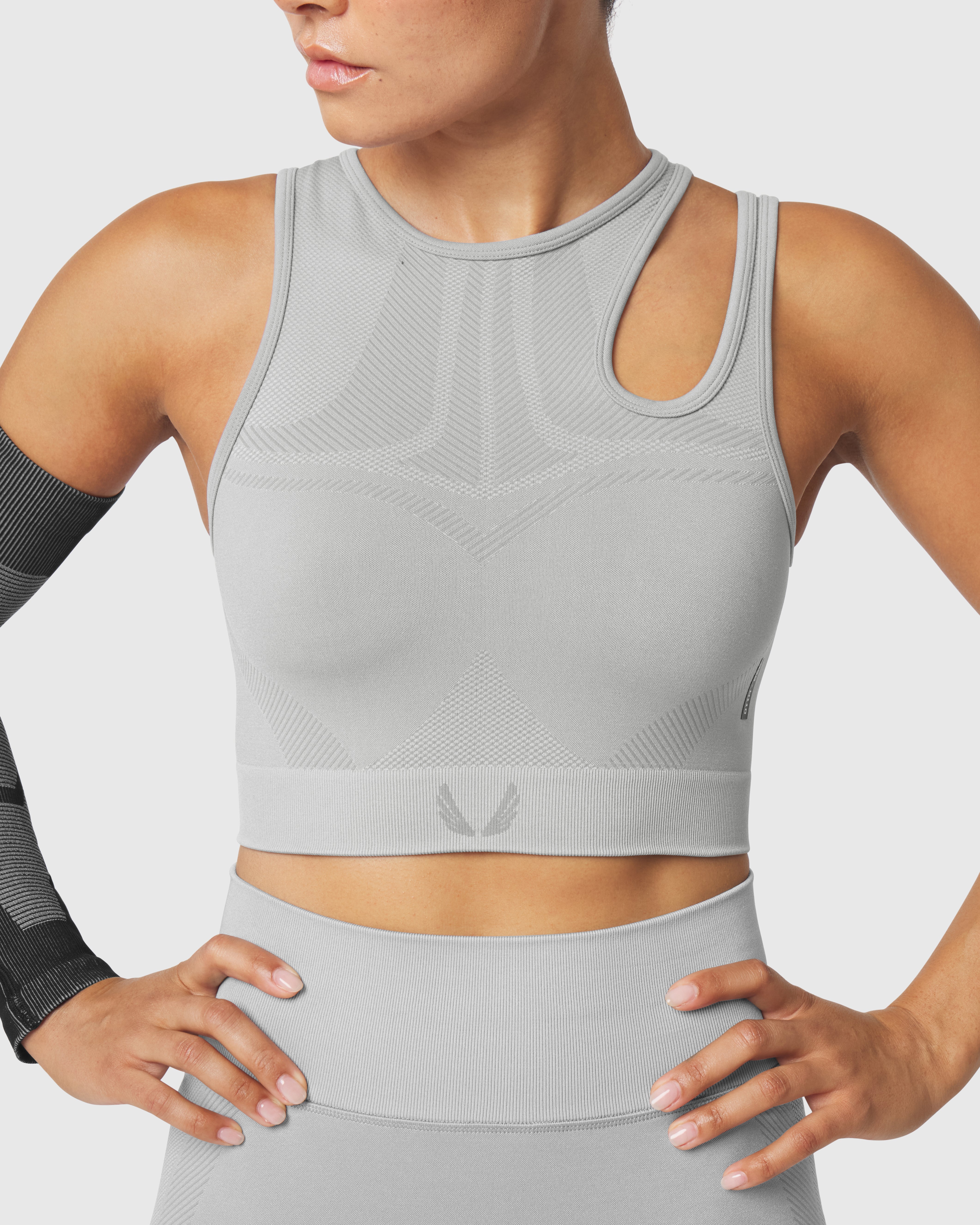 W110. Seamless Split-Strap Sports Bra - Slate Grey